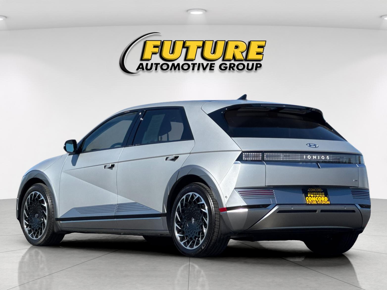 Used 2023 Gold Hyundai Limited image 5