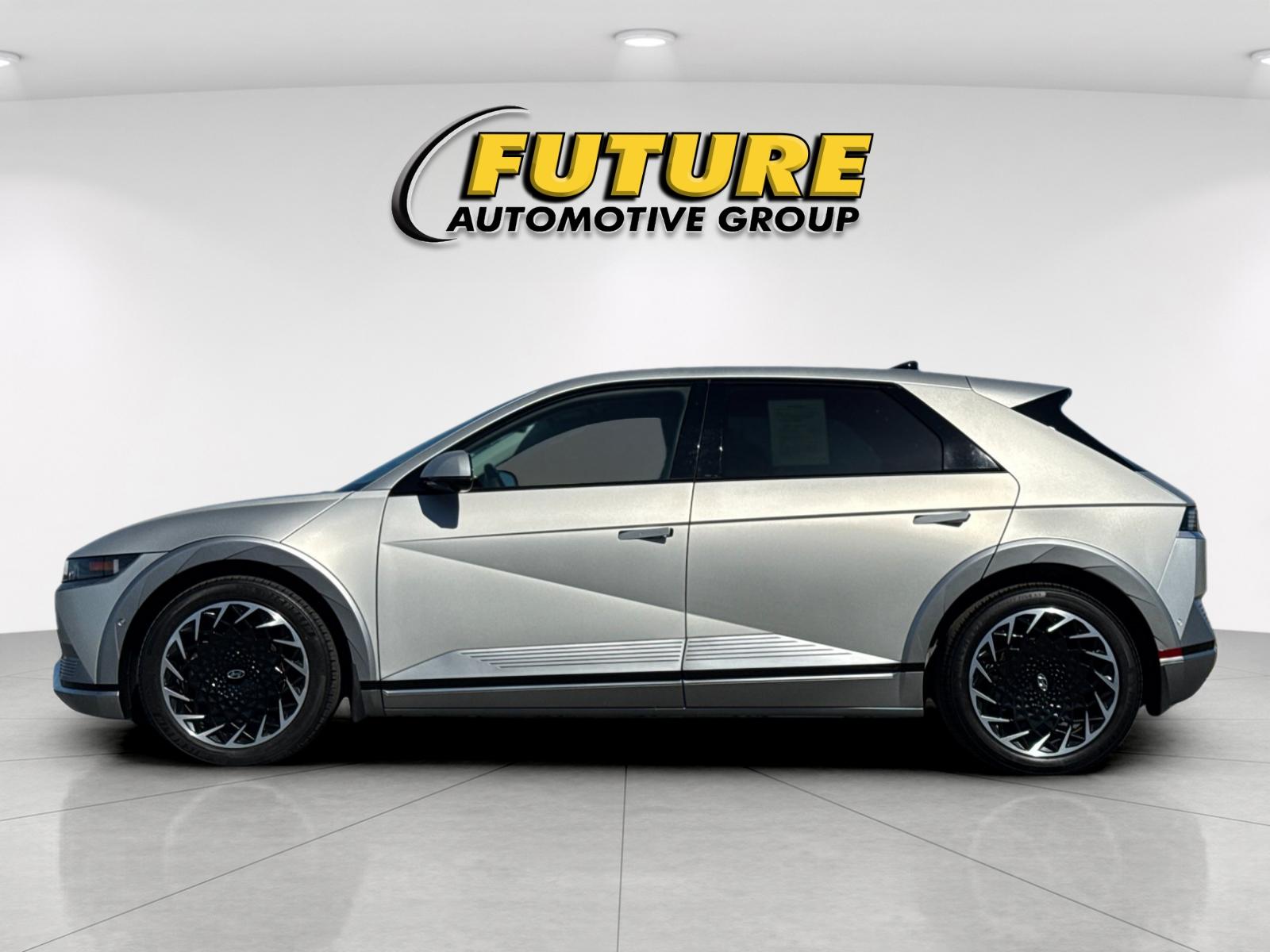 Used 2023 Gold Hyundai Limited image 6