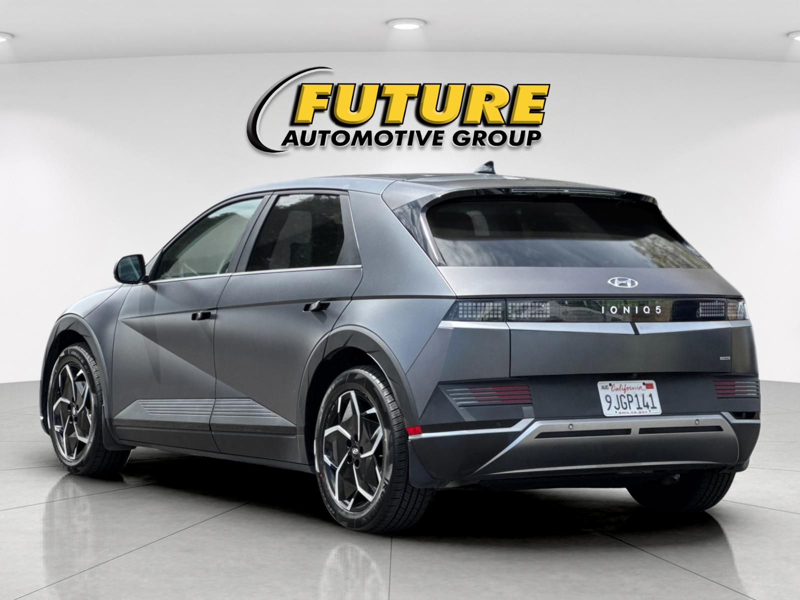 Used 2023 Gray Hyundai SEL image 5