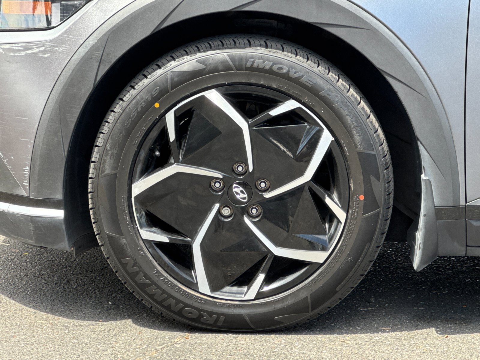 Used 2023 Gray Hyundai SEL image 25