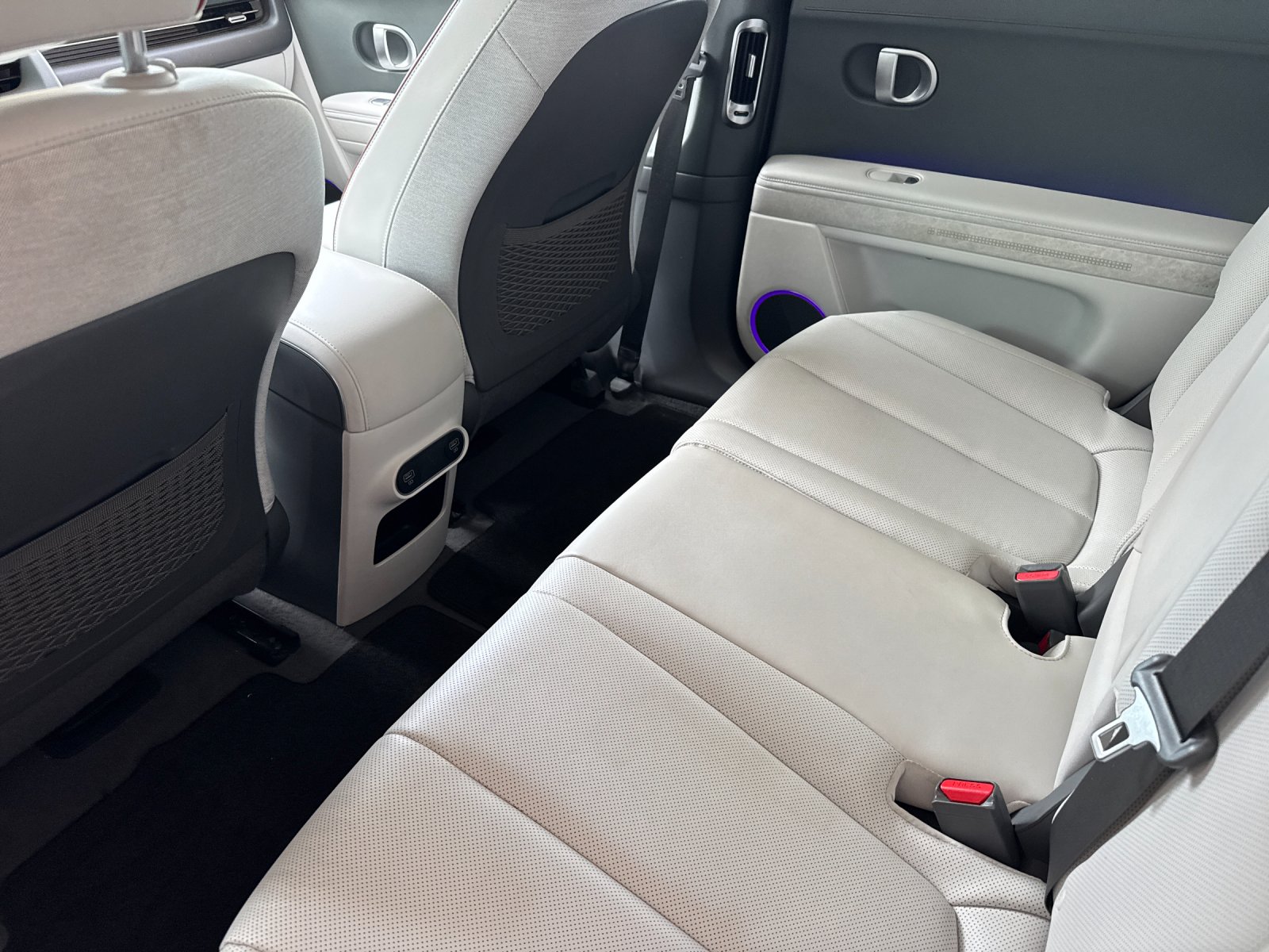 Used 2023 Gray Hyundai SEL image 11