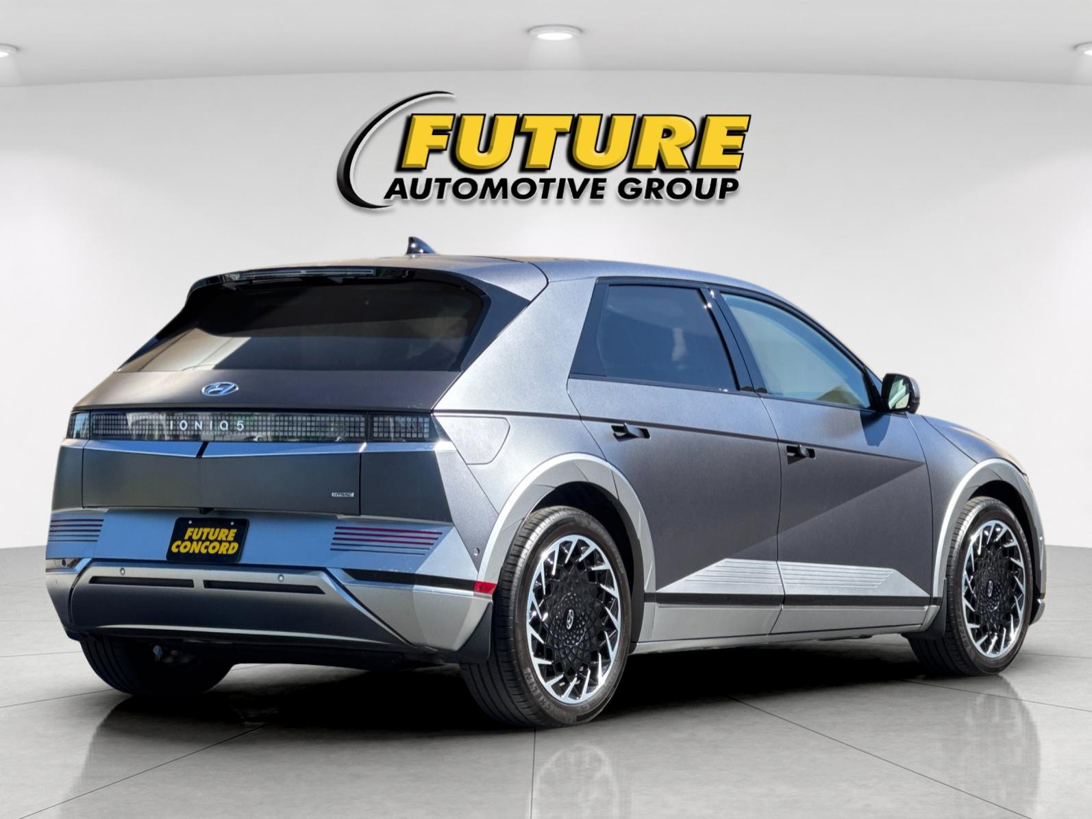 Used 2023 Gray Hyundai Limited image 3