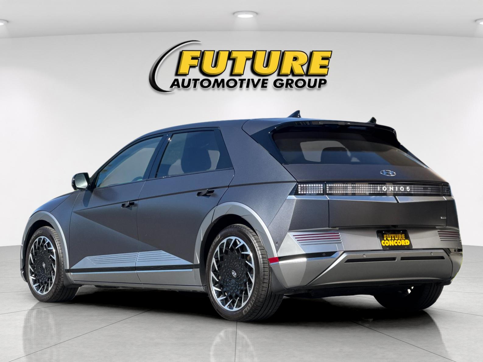Used 2023 Gray Hyundai Limited image 5