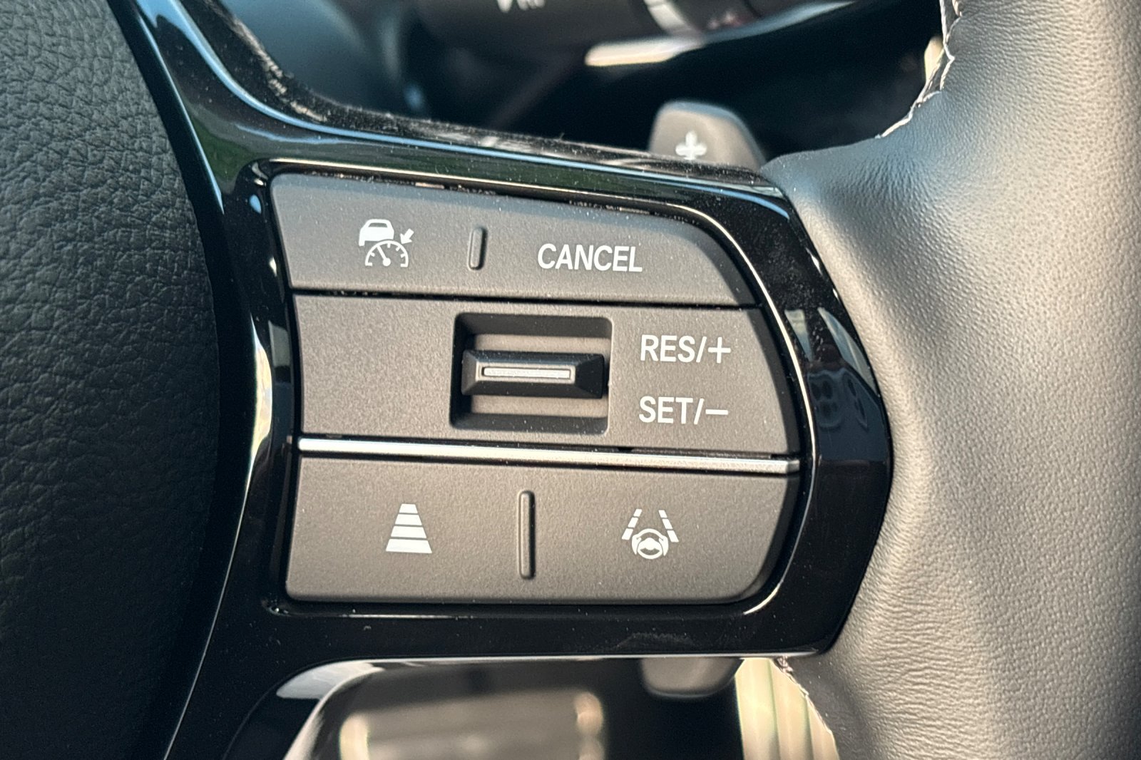New 2026 Platinum White Pearl Honda 2WD Sport Hybrid image 27