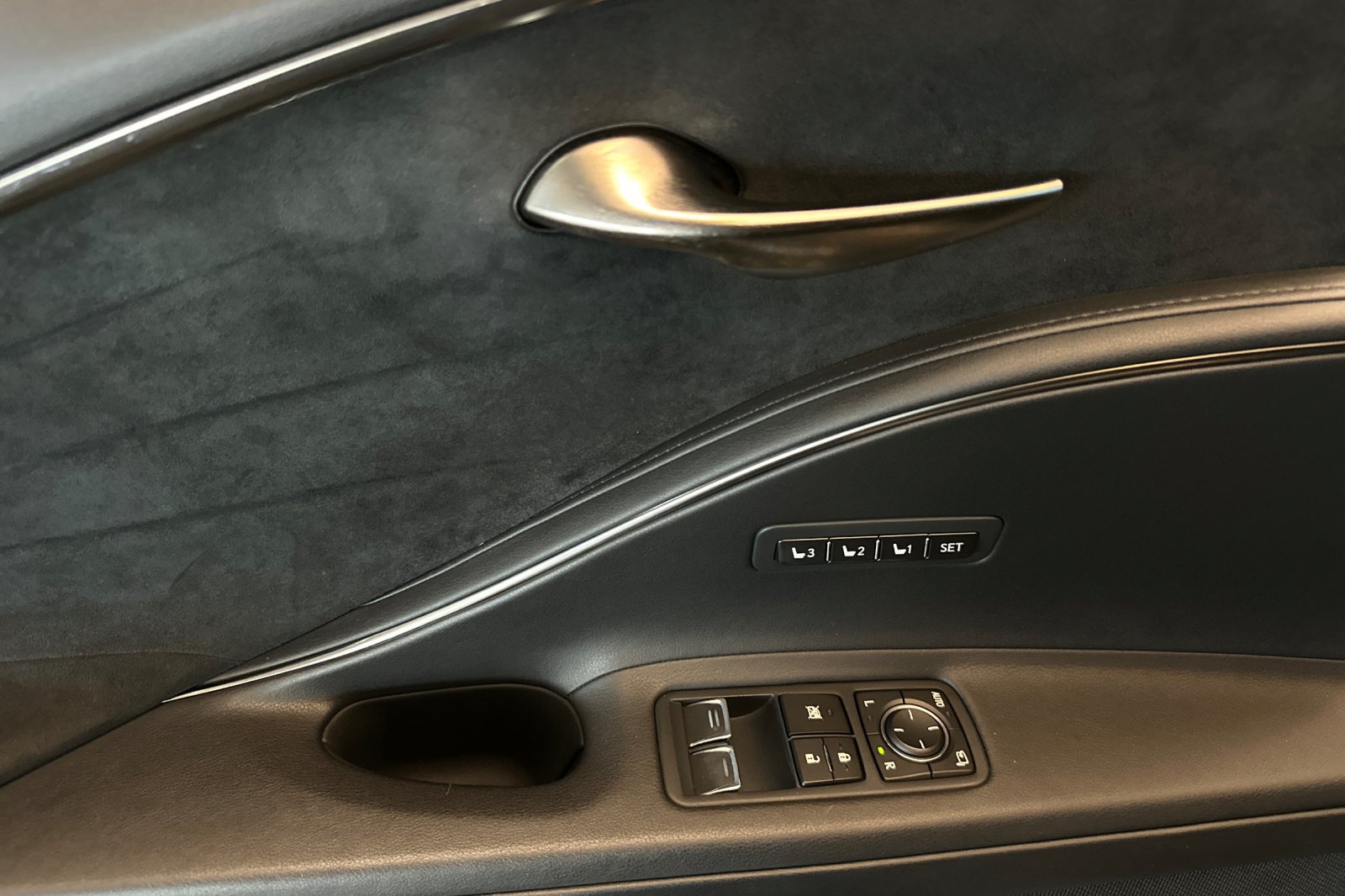 Used 2018  Lexus 500 image 11