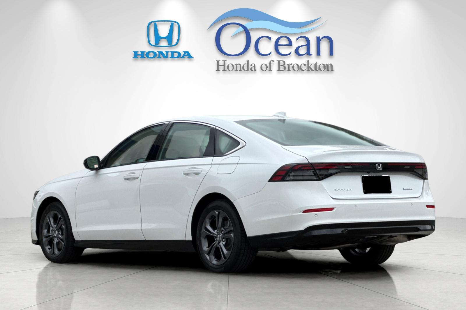 New 2026 Platinum White Pearl Honda EX-L image 3