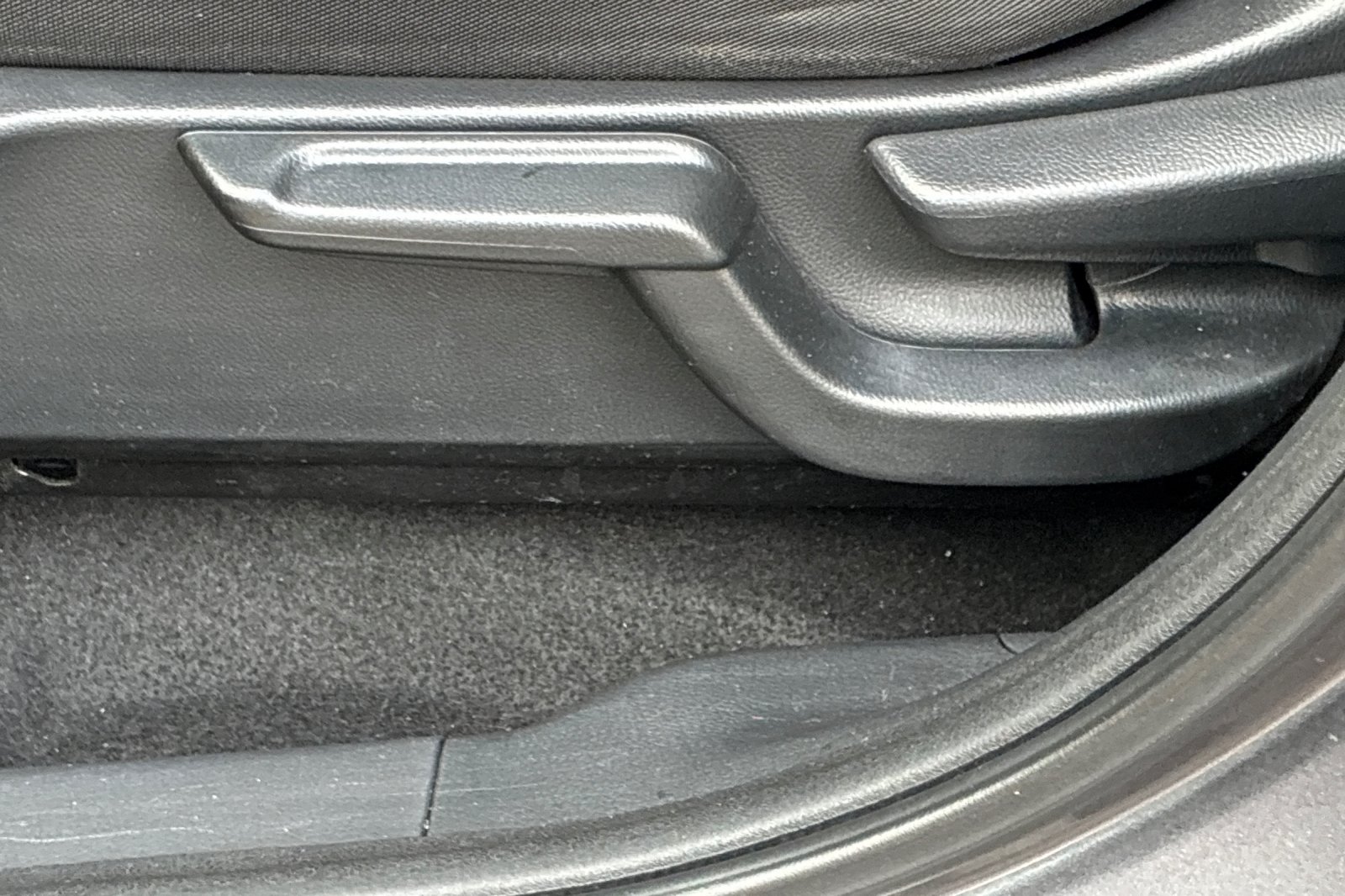 Used 2019 Modern Steel Metallic Honda LX image 9