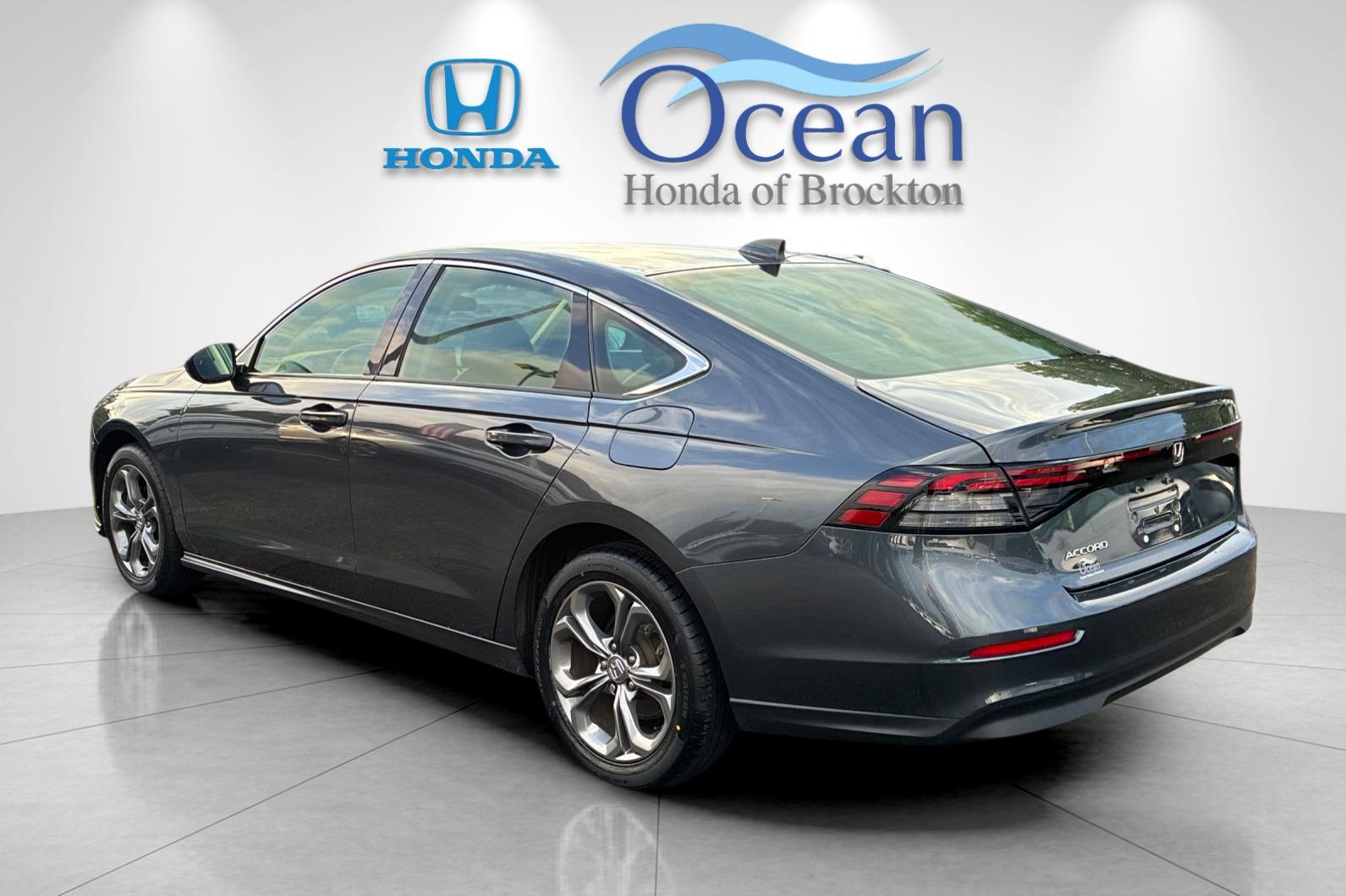 Used 2024 Meteorite Gray Metallic Honda EX image 5