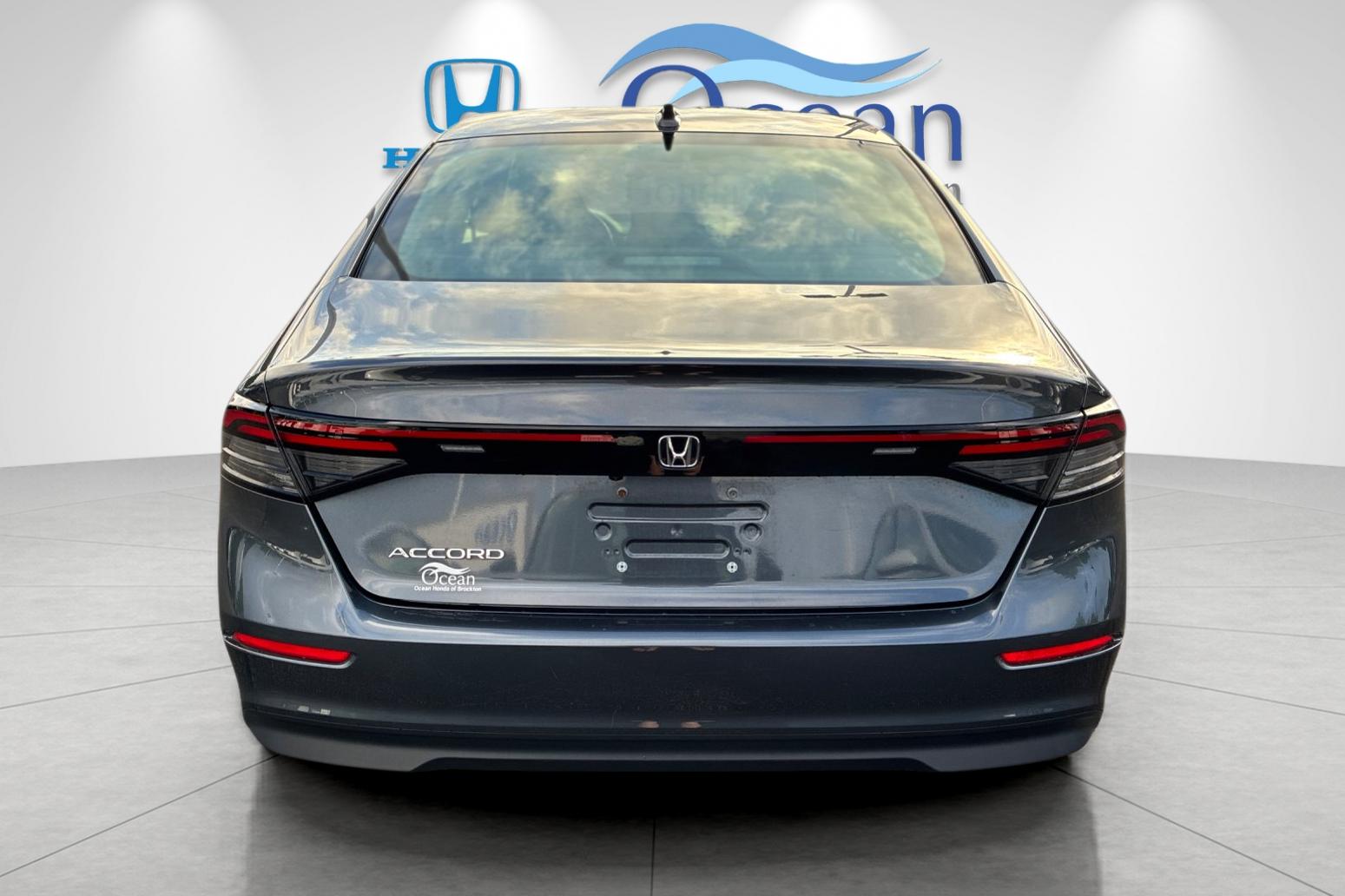 Used 2024 Meteorite Gray Metallic Honda EX image 4