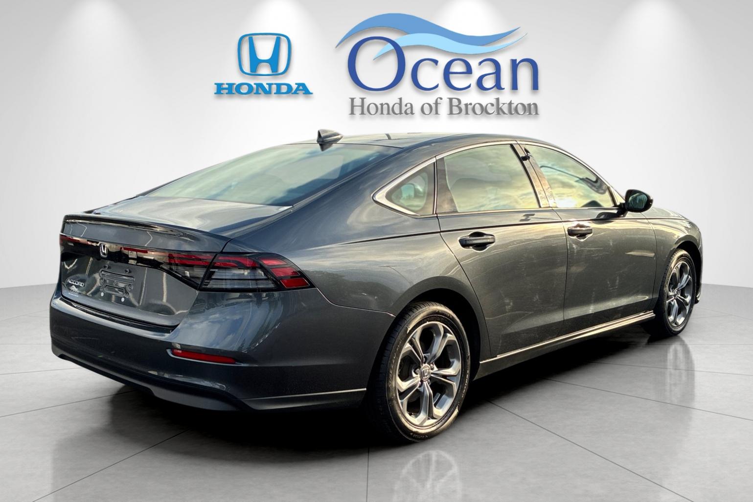 Used 2024 Meteorite Gray Metallic Honda EX image 3