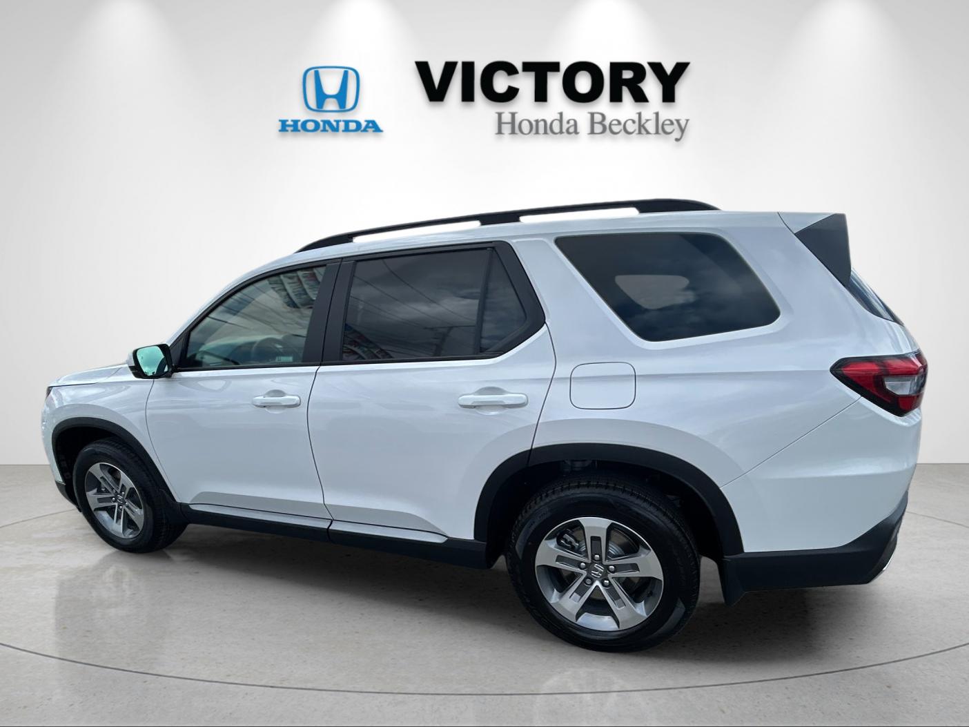 New 2026 Platinum White Pearl Honda AWD EX-L image 3