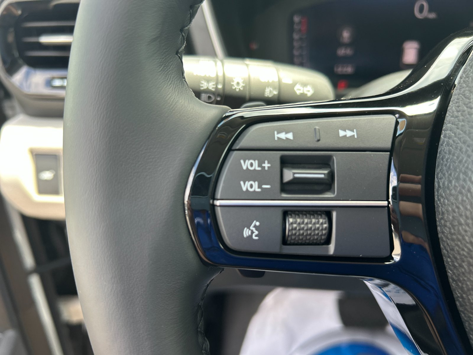 New 2026 Platinum White Pearl Honda AWD EX-L image 31