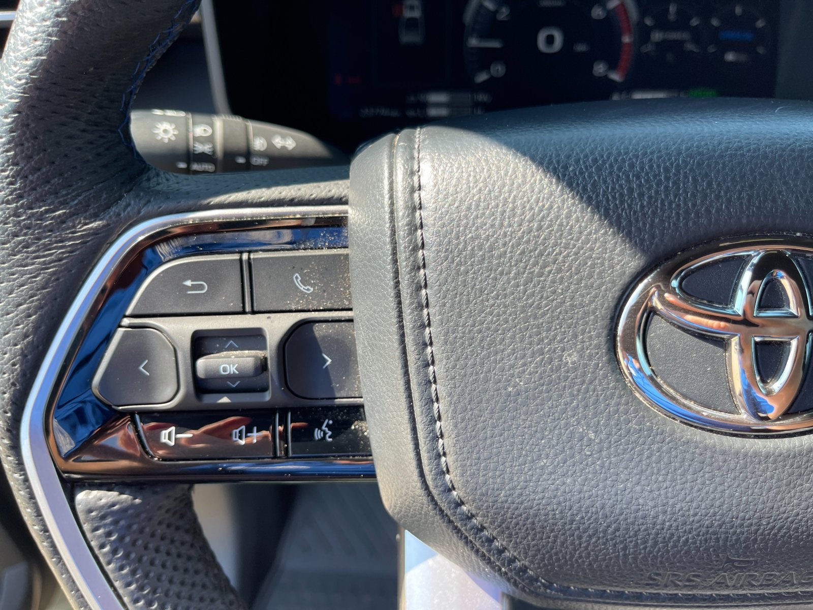 Used 2024  Toyota Platinum image 27