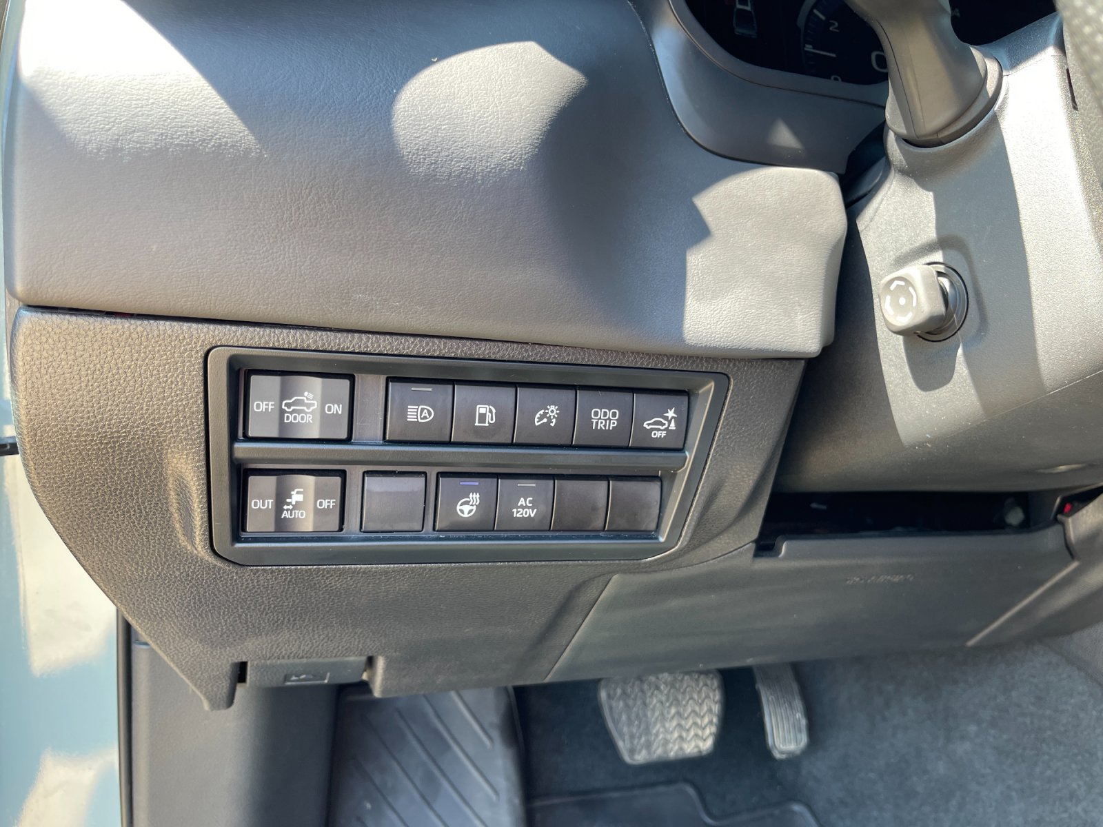 Used 2024  Toyota Platinum image 31