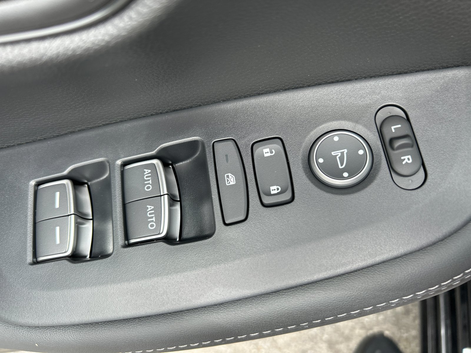 New 2027 Crystal Black Pearl Honda EX-L AWD image 13