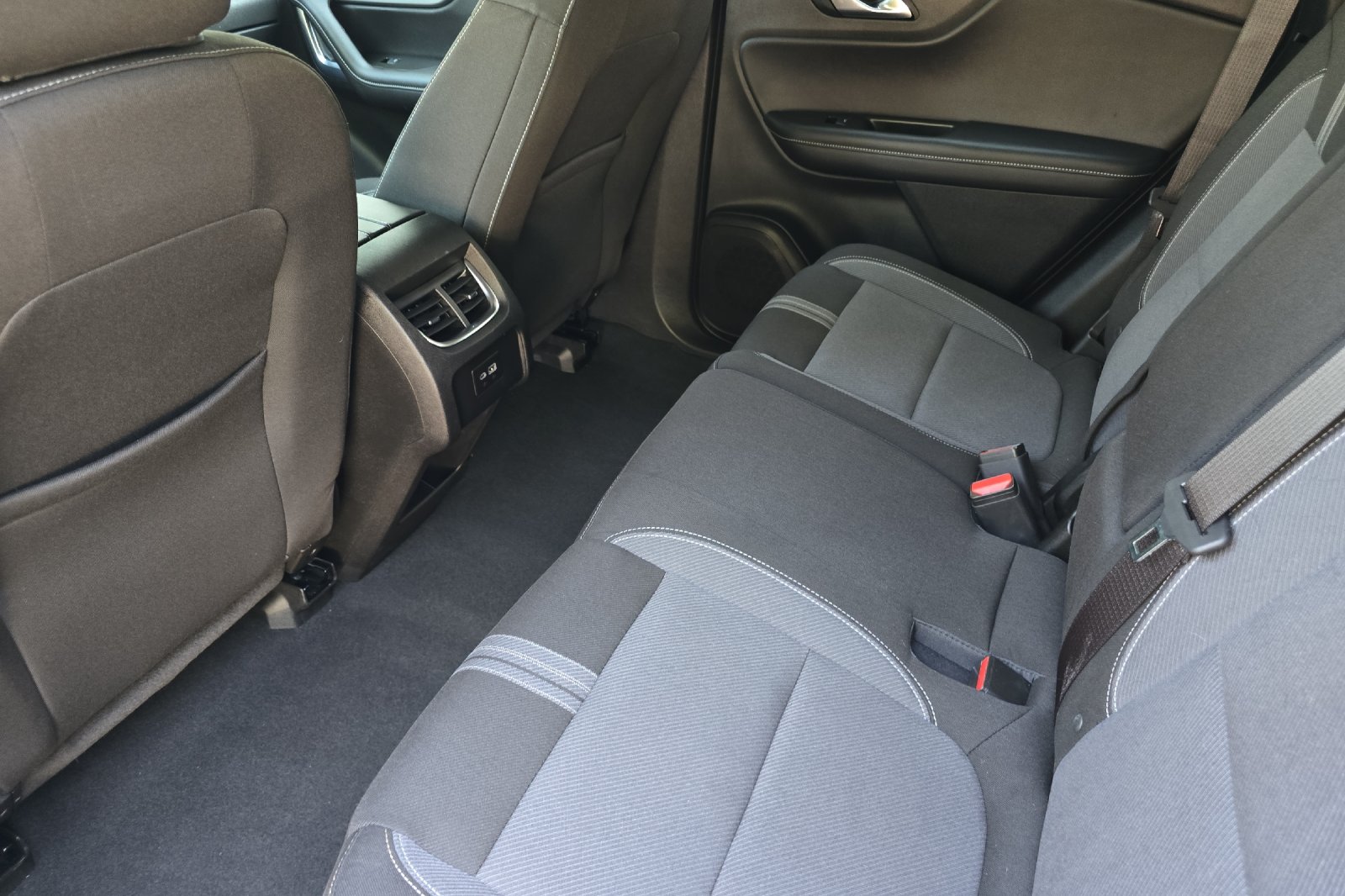 Used 2025 White Chevrolet LT image 12