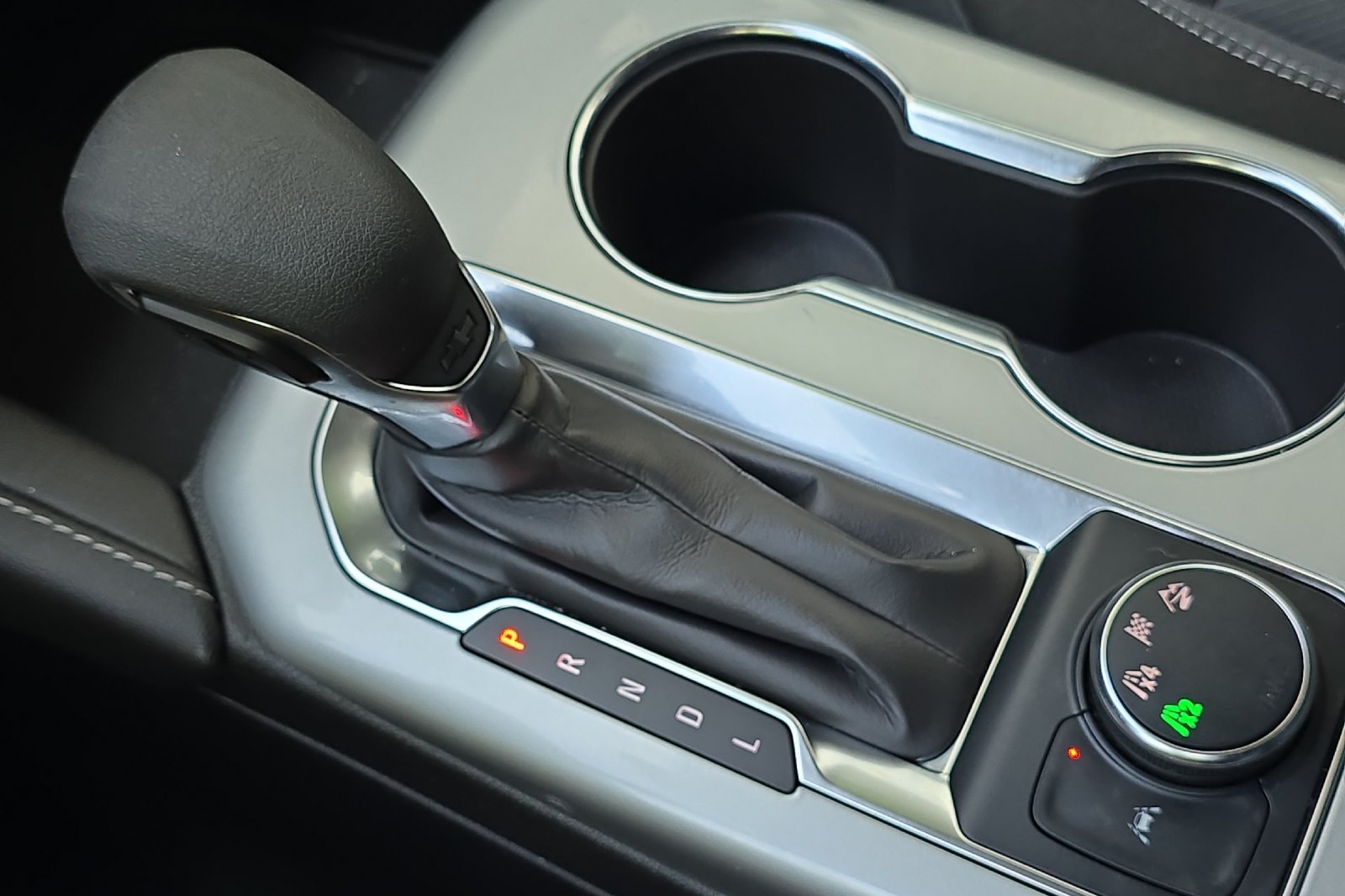 Used 2025 White Chevrolet LT image 21