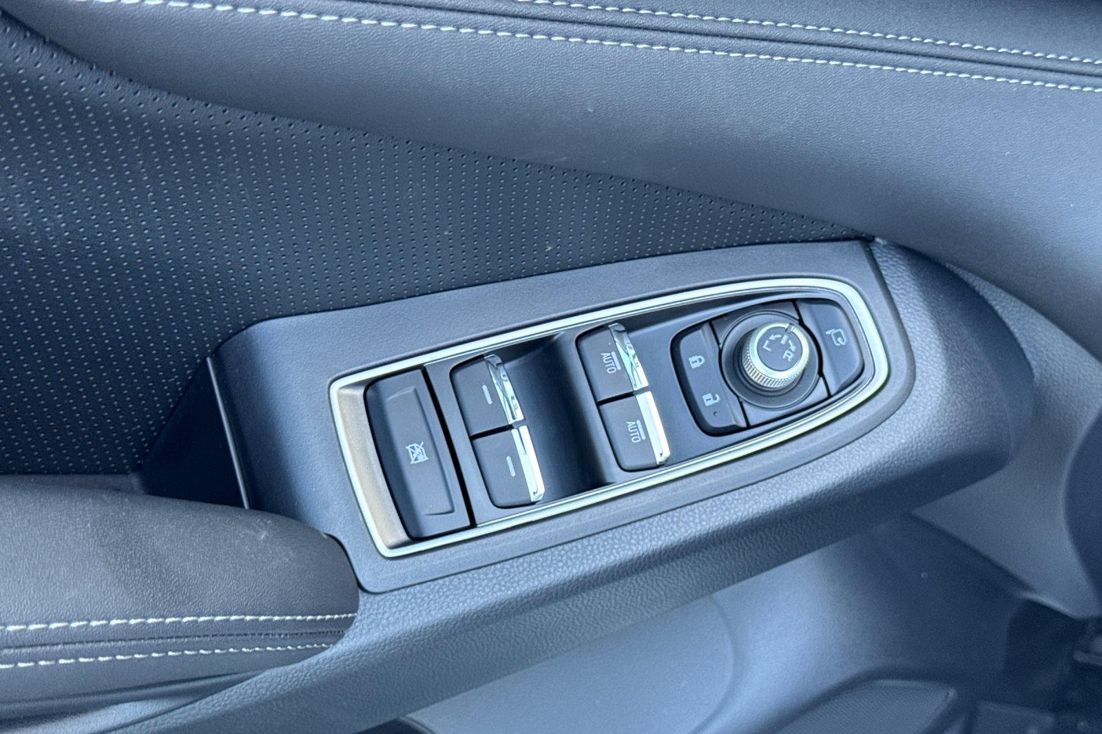 New 2026 ICE SILVER METALLIC Subaru Limited 7-Passenger image 13