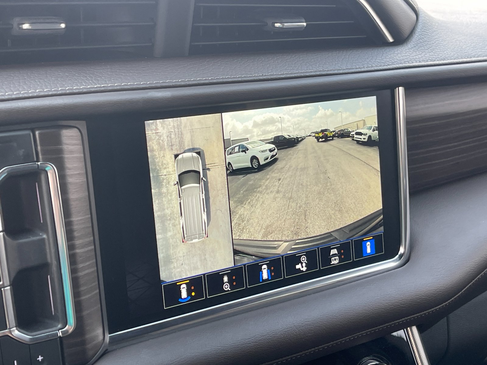 Used 2022 Blue GMC Denali image 24