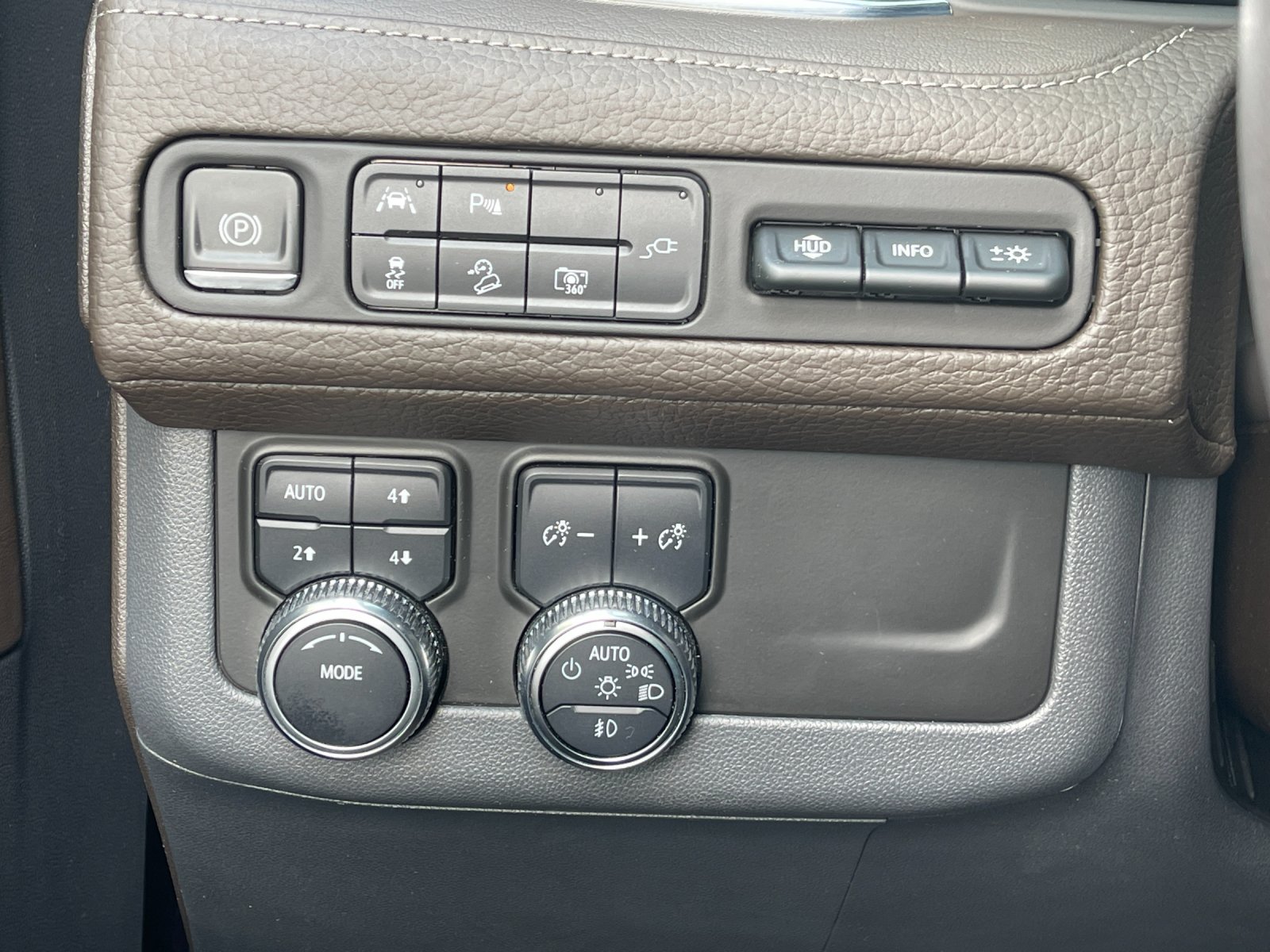 Used 2022 Blue GMC Denali image 33