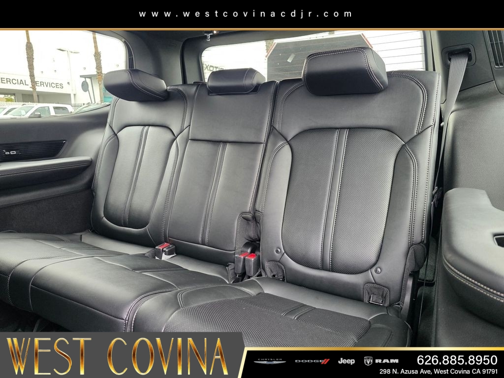 New 2026 High Gloss Black Exterior Paint Jeep Summit Obsidian image 12