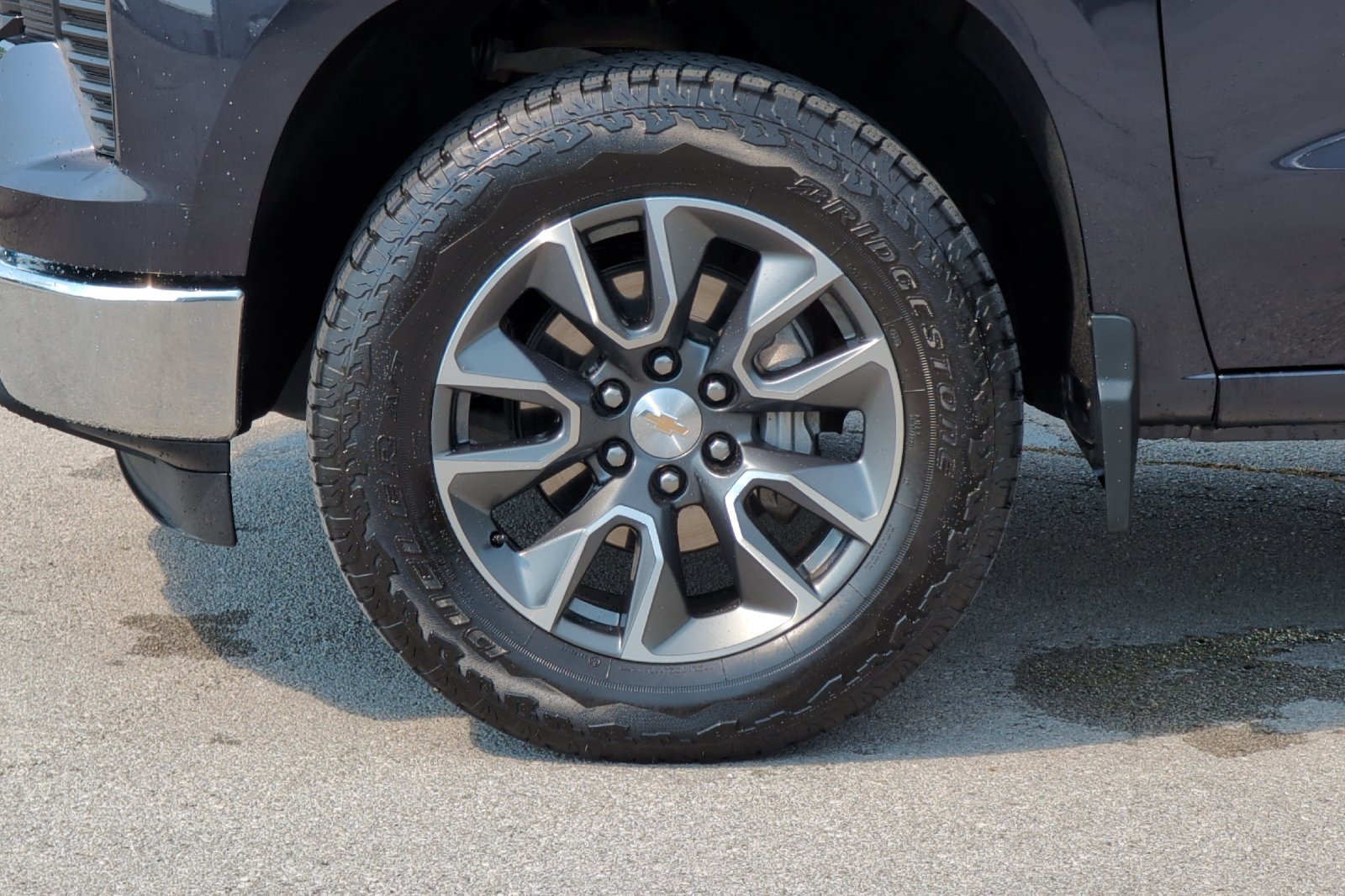 Used 2024 Gray Chevrolet LT image 27