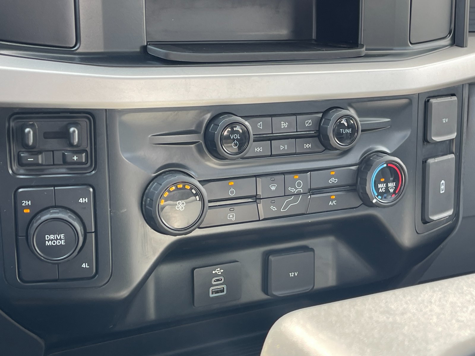 Used 2023 White Ford XL image 21