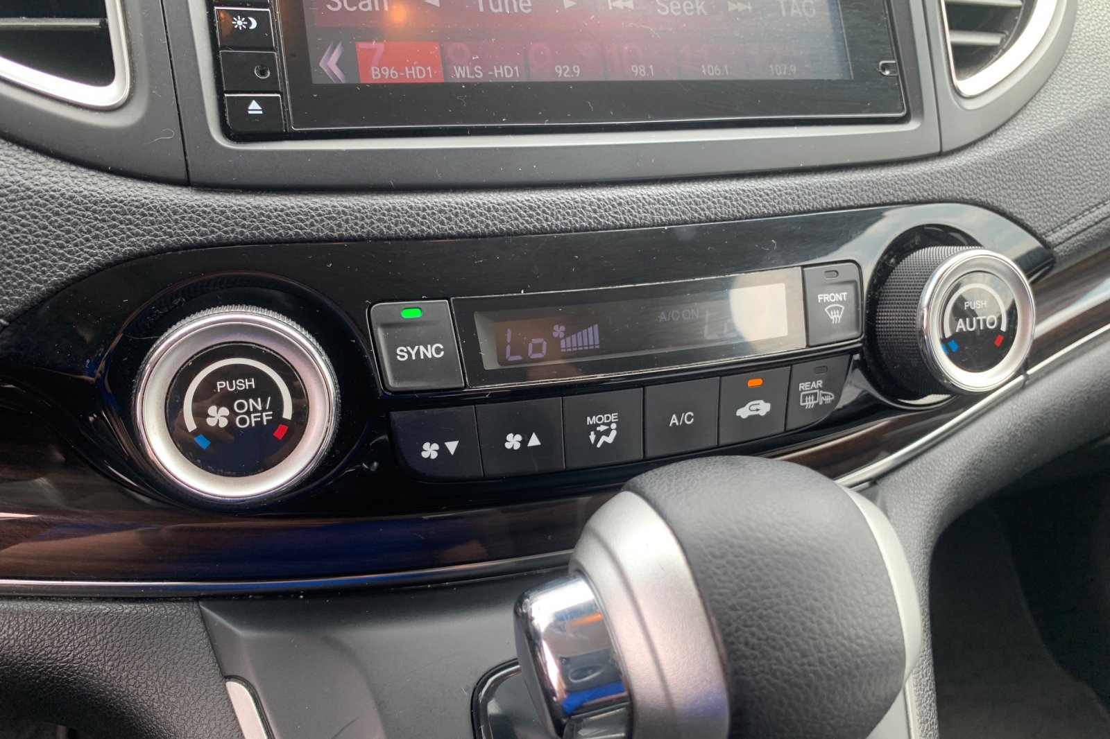 Used 2015 Crystal Black Pearl Honda Touring image 24