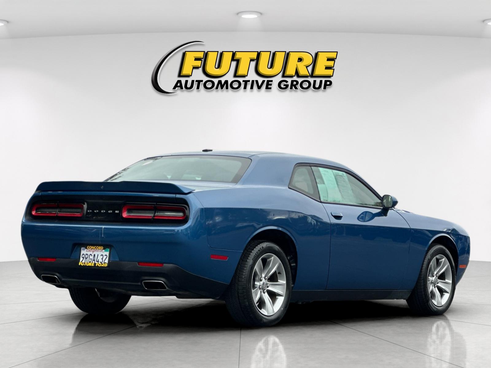 Used 2021 Blue Dodge SXT image 3