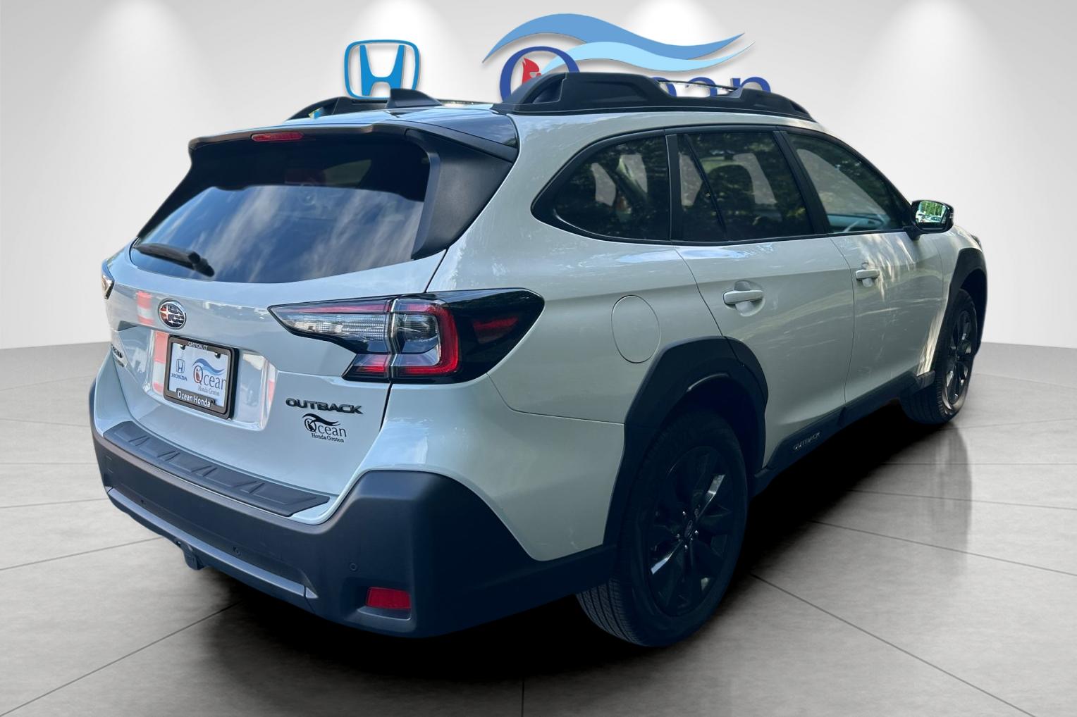 Used 2024 Crystal White Pearl Subaru Onyx Edition image 3