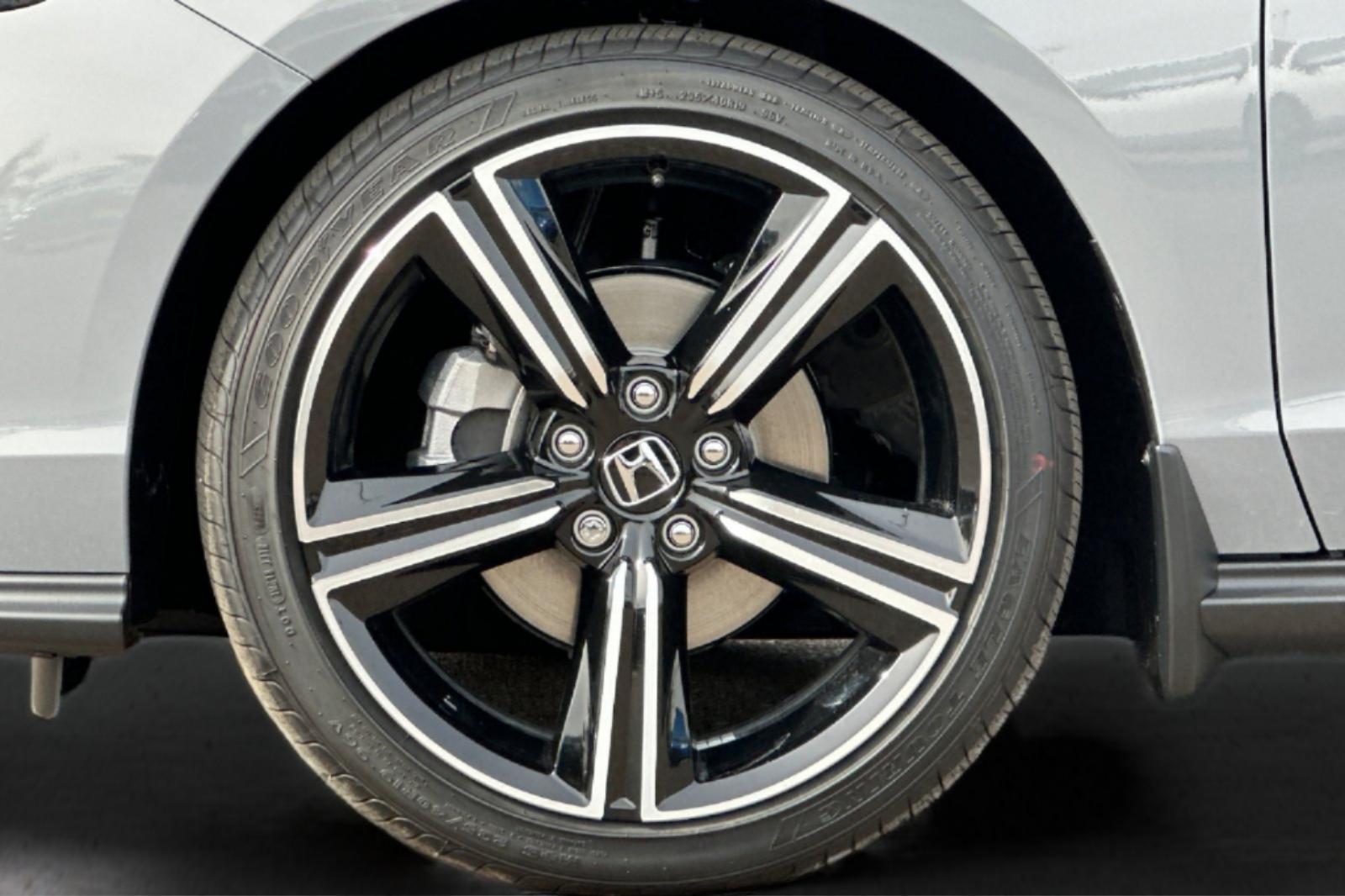 New 2026 Urban Gray Pearl Honda SE image 31