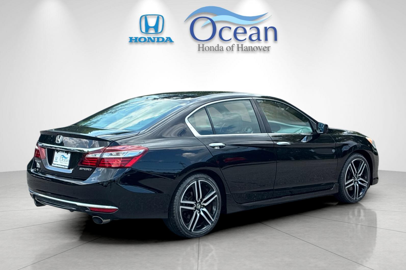 Used 2016 Crystal Black Pearl Honda Sport image 3