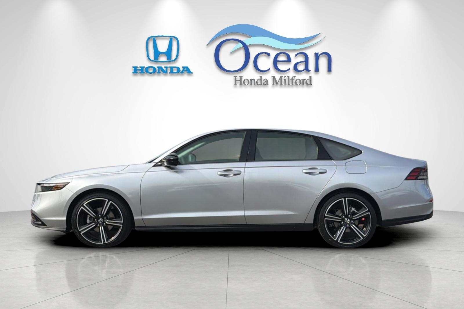 New 2026 Solar Silver Metallic Honda SE image 2