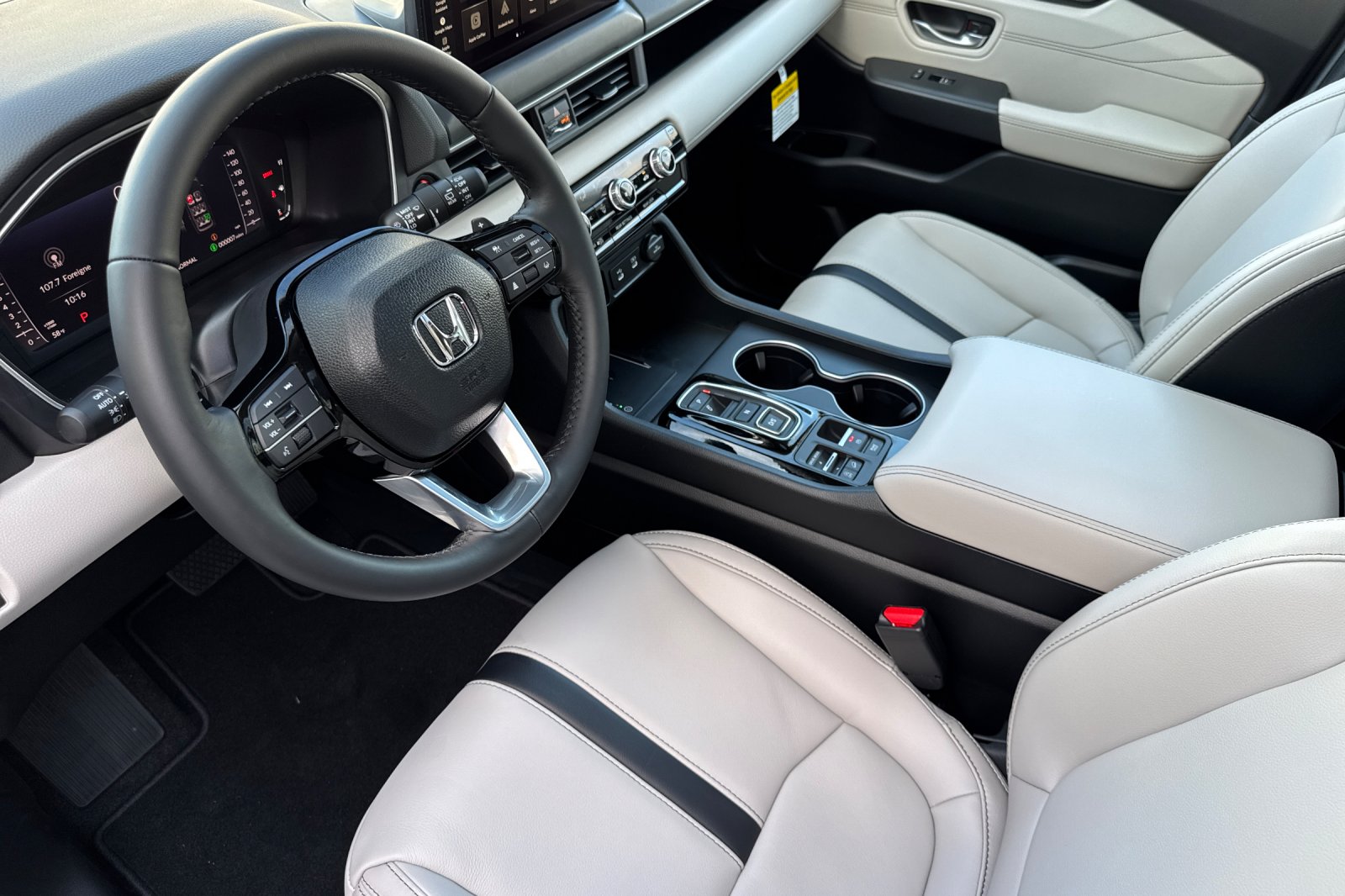 New 2026 Platinum White Pearl Honda Touring image 9