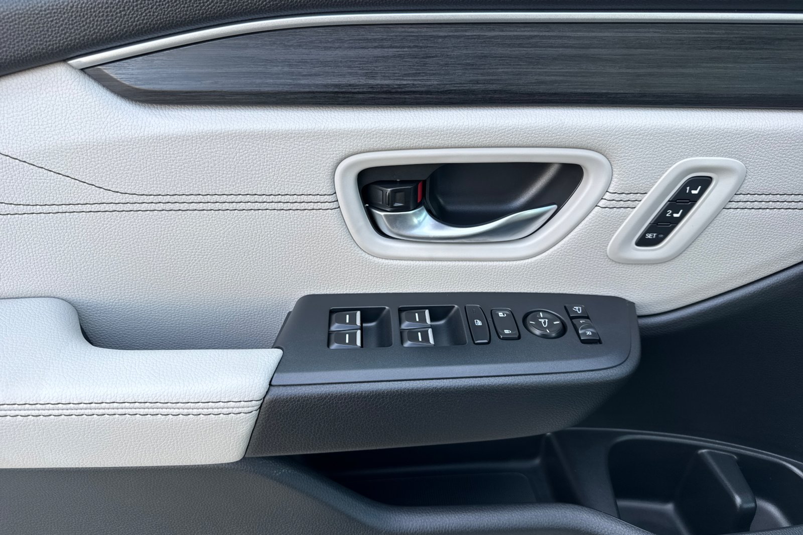 New 2026 Platinum White Pearl Honda Touring image 10