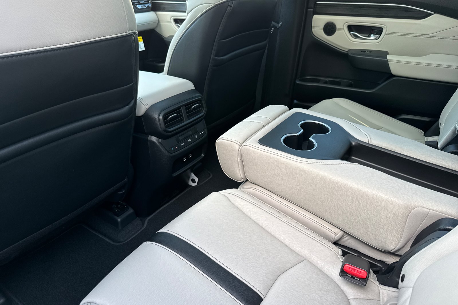 New 2026 Platinum White Pearl Honda Touring image 12