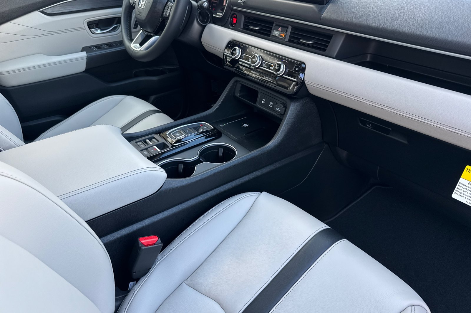 New 2026 Platinum White Pearl Honda Touring image 18