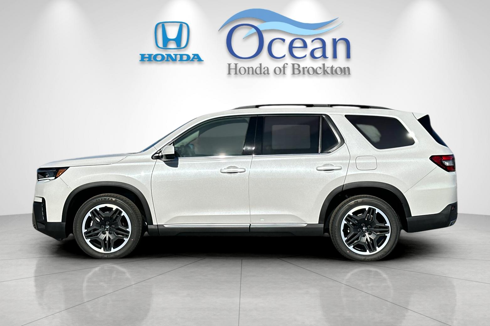 New 2026 Platinum White Pearl Honda Touring image 2