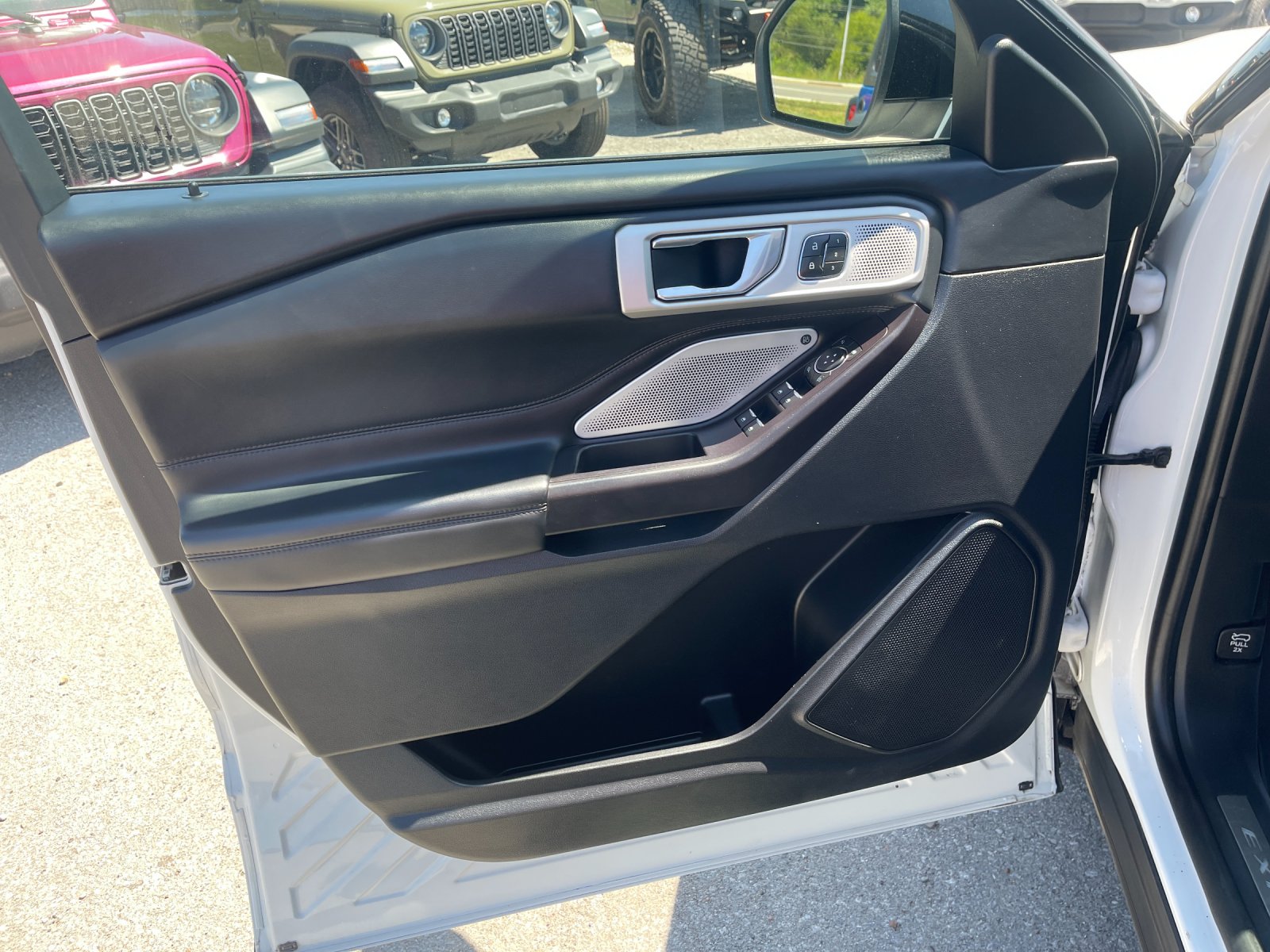 Used 2020 White Ford Platinum image 11