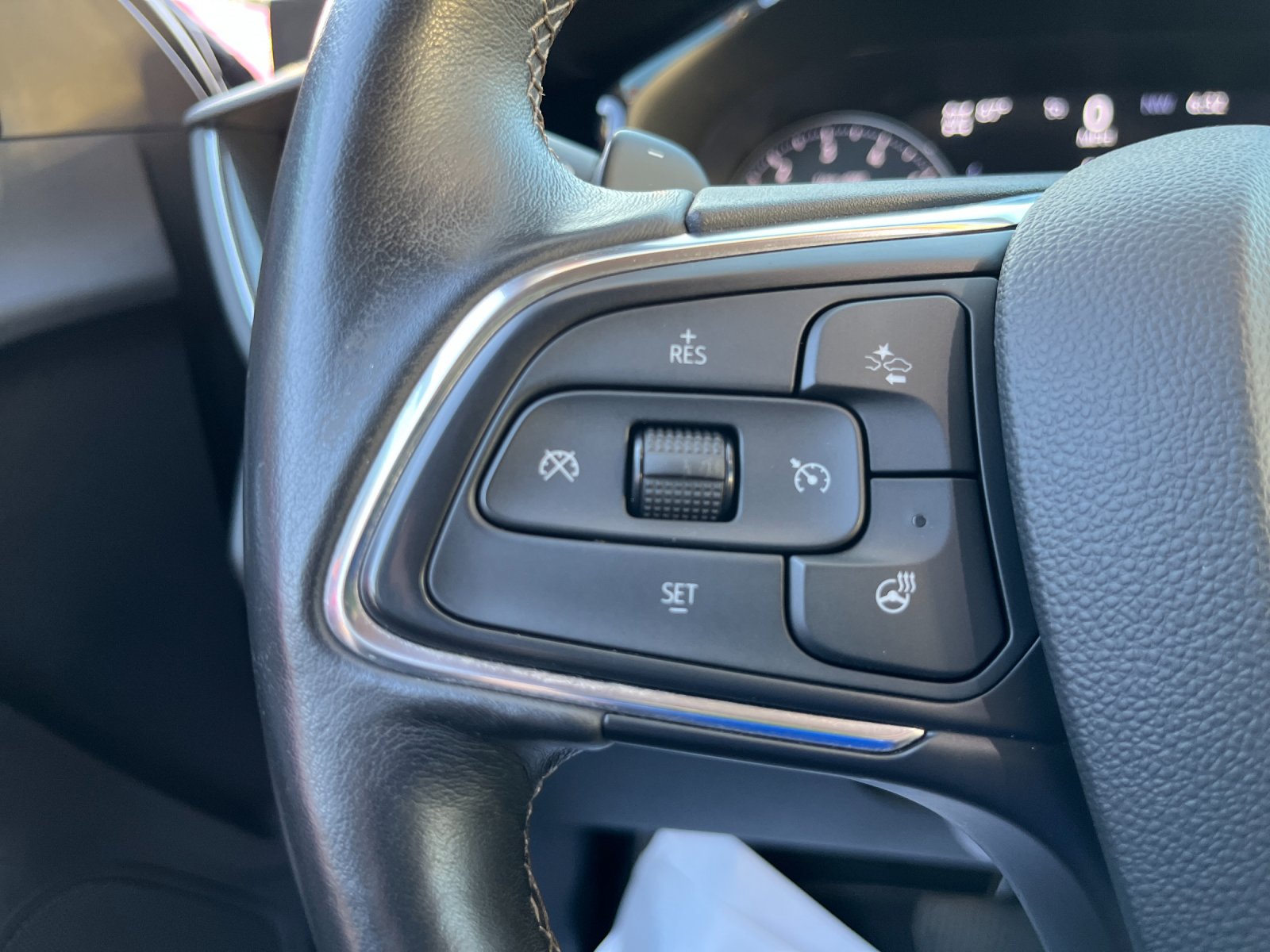 Used 2021 Black Buick Essence image 27