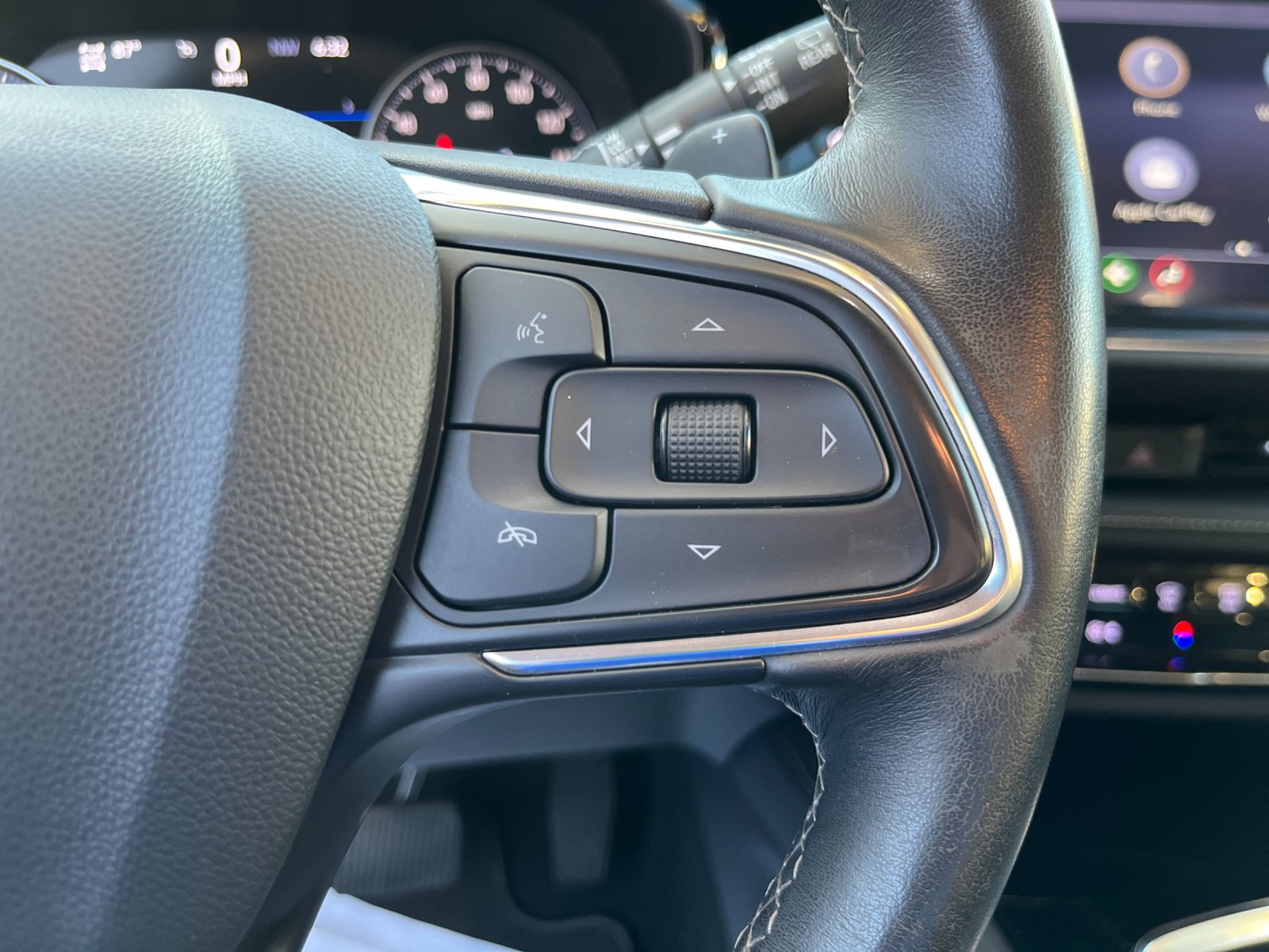 Used 2021 Black Buick Essence image 28