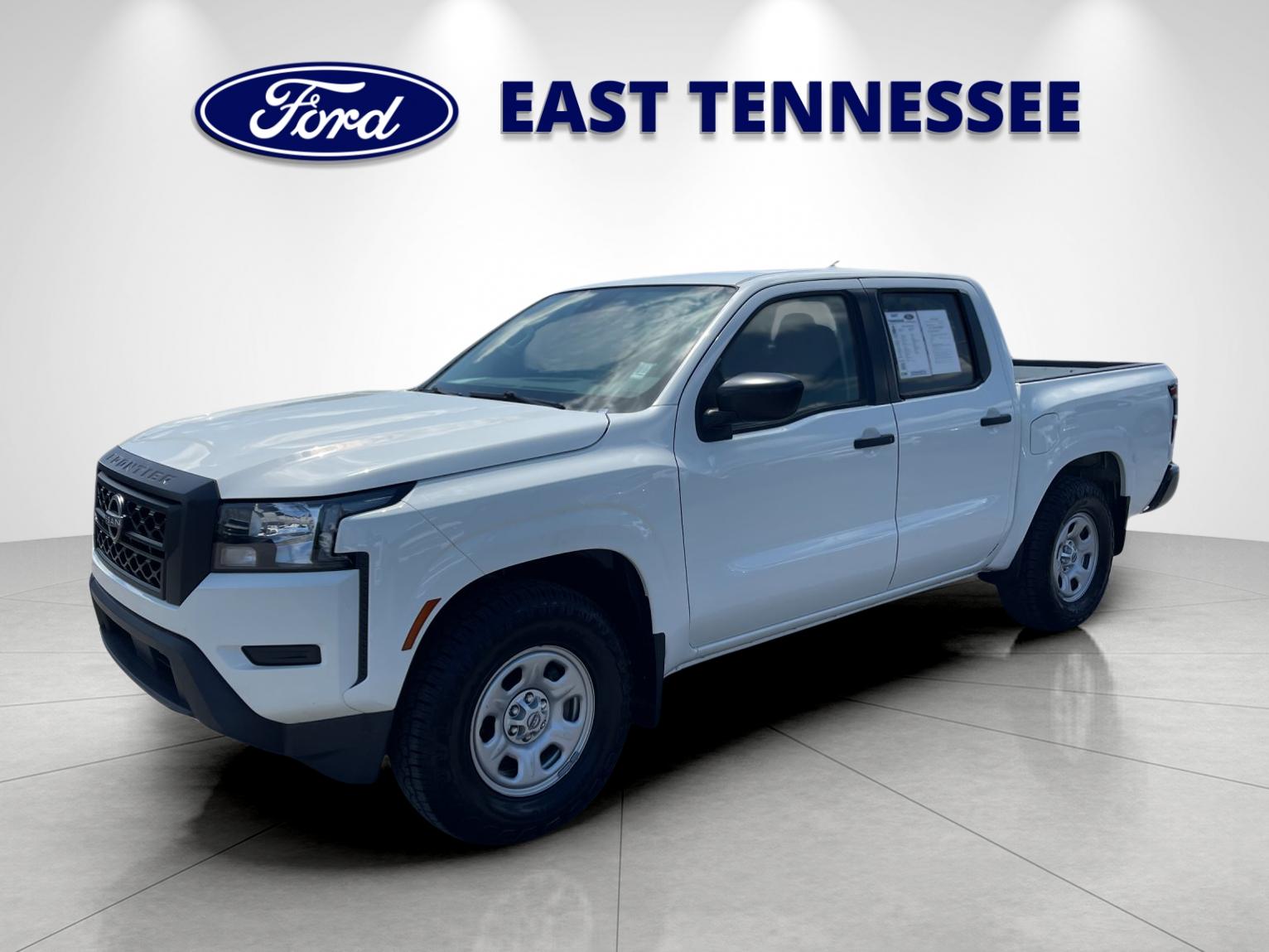 Used 2022 White Nissan S image 7