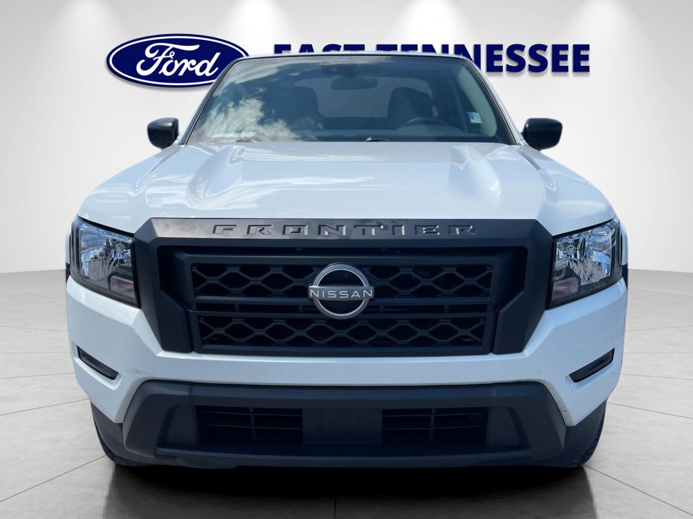 Used 2022 White Nissan S image 9