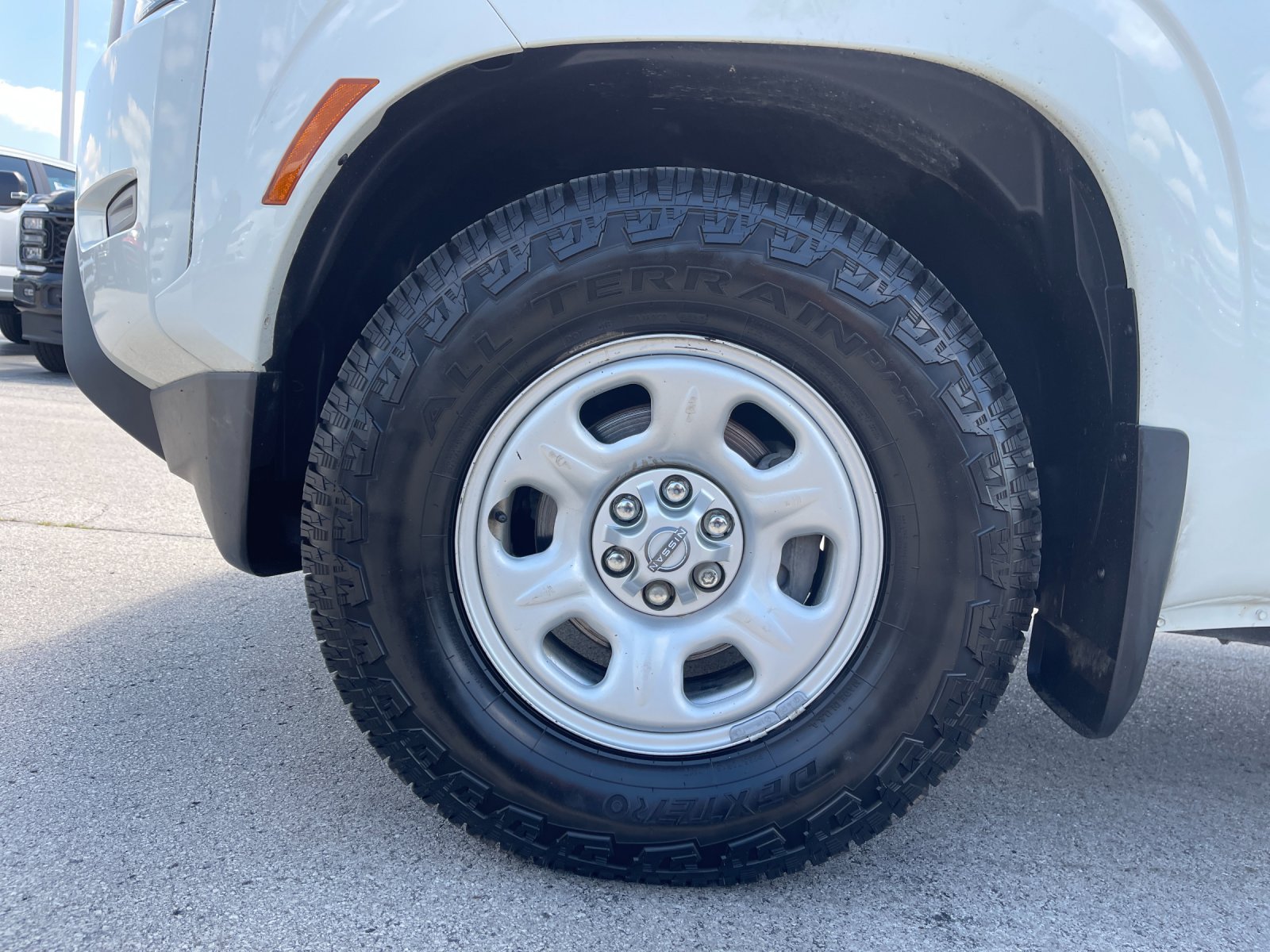 Used 2022 White Nissan S image 30