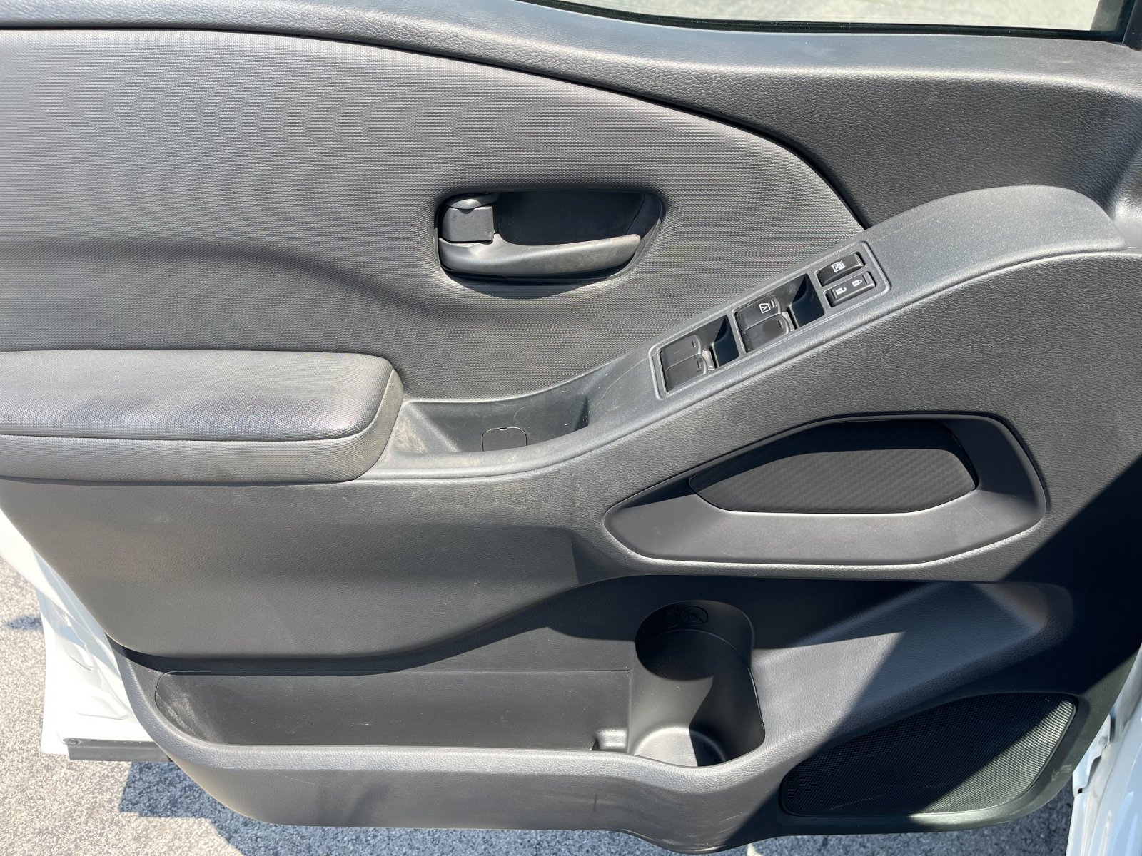 Used 2022 White Nissan S image 12