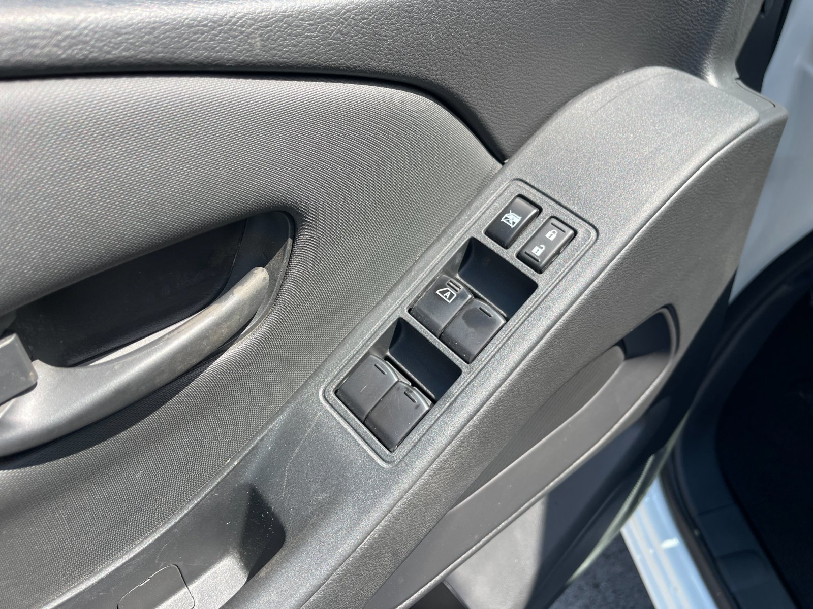 Used 2022 White Nissan S image 13