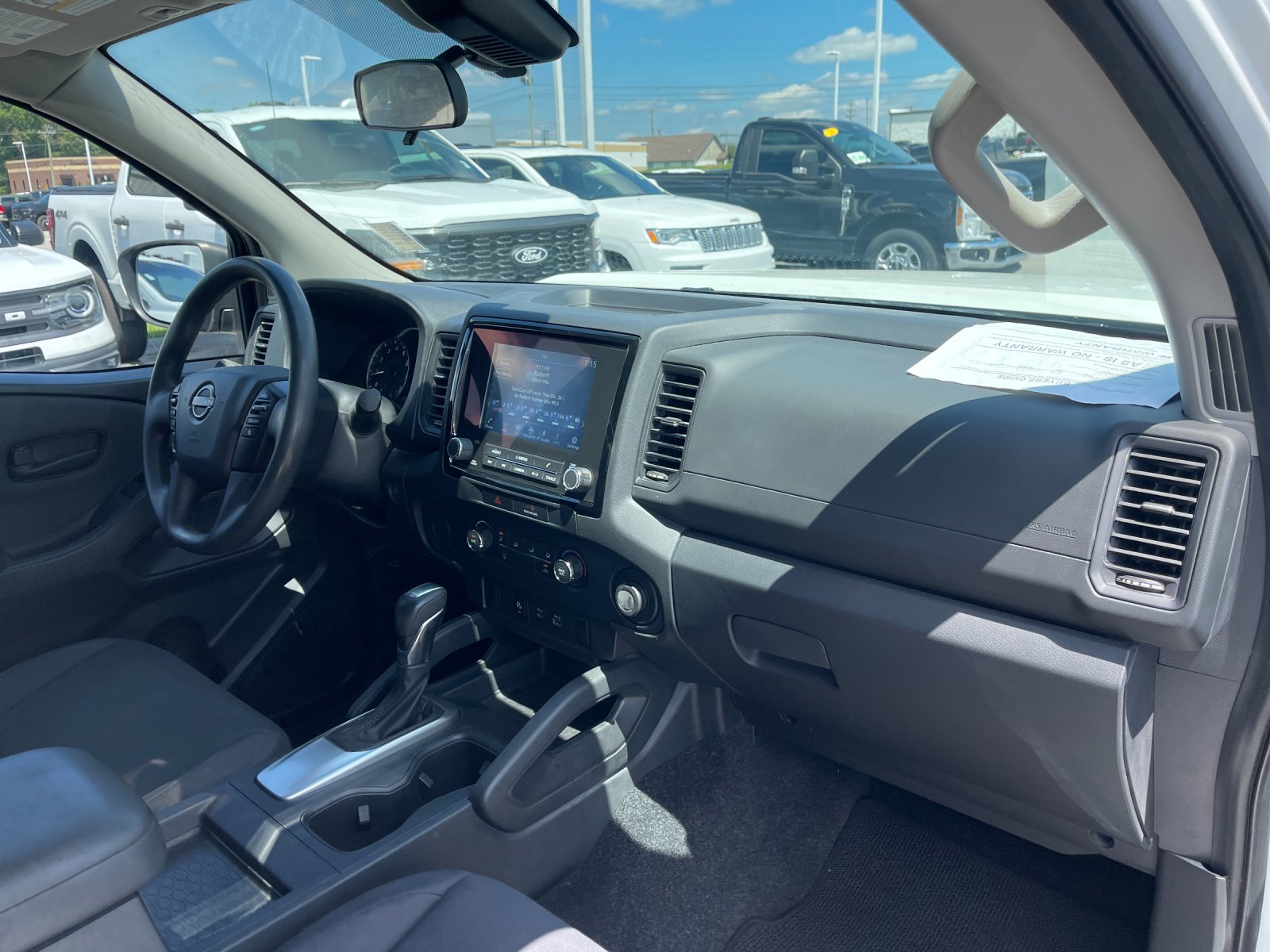 Used 2022 White Nissan S image 17