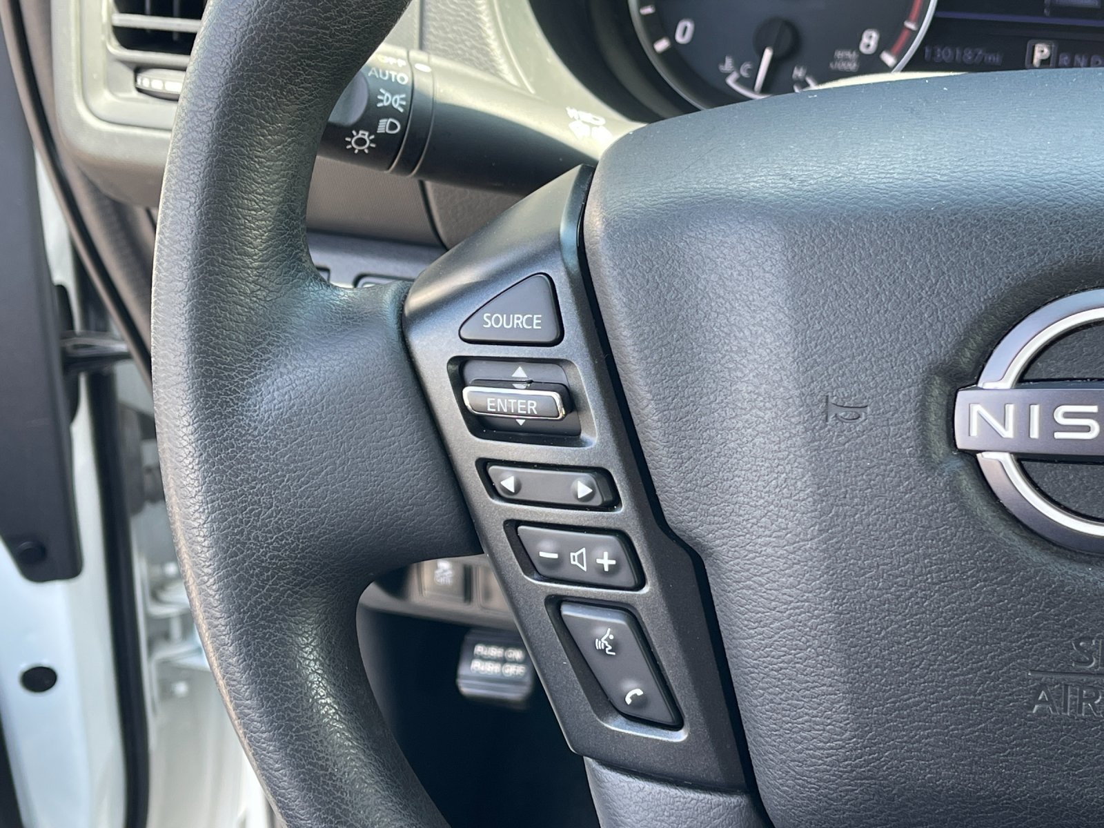 Used 2022 White Nissan S image 25