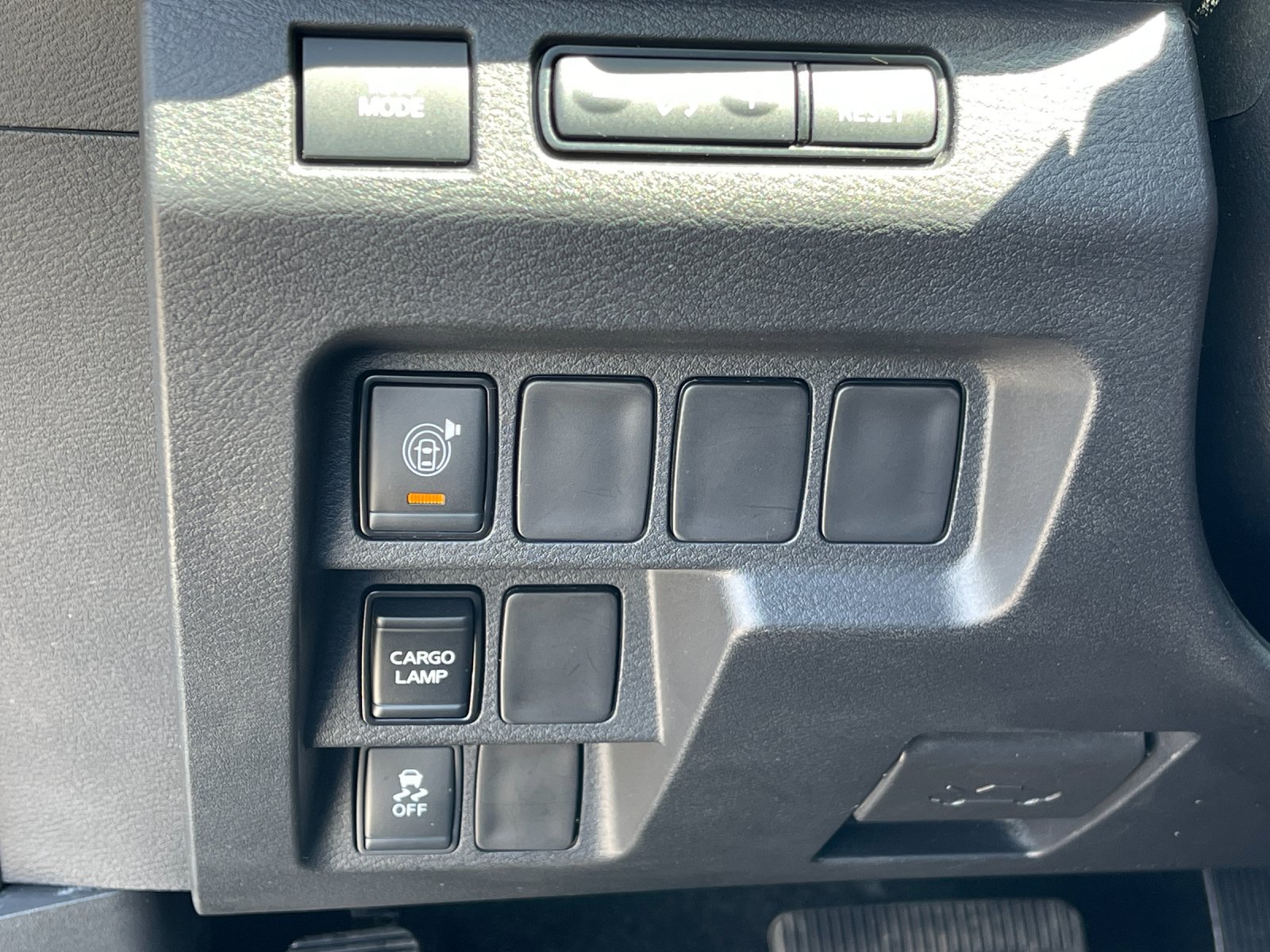 Used 2022 White Nissan S image 29