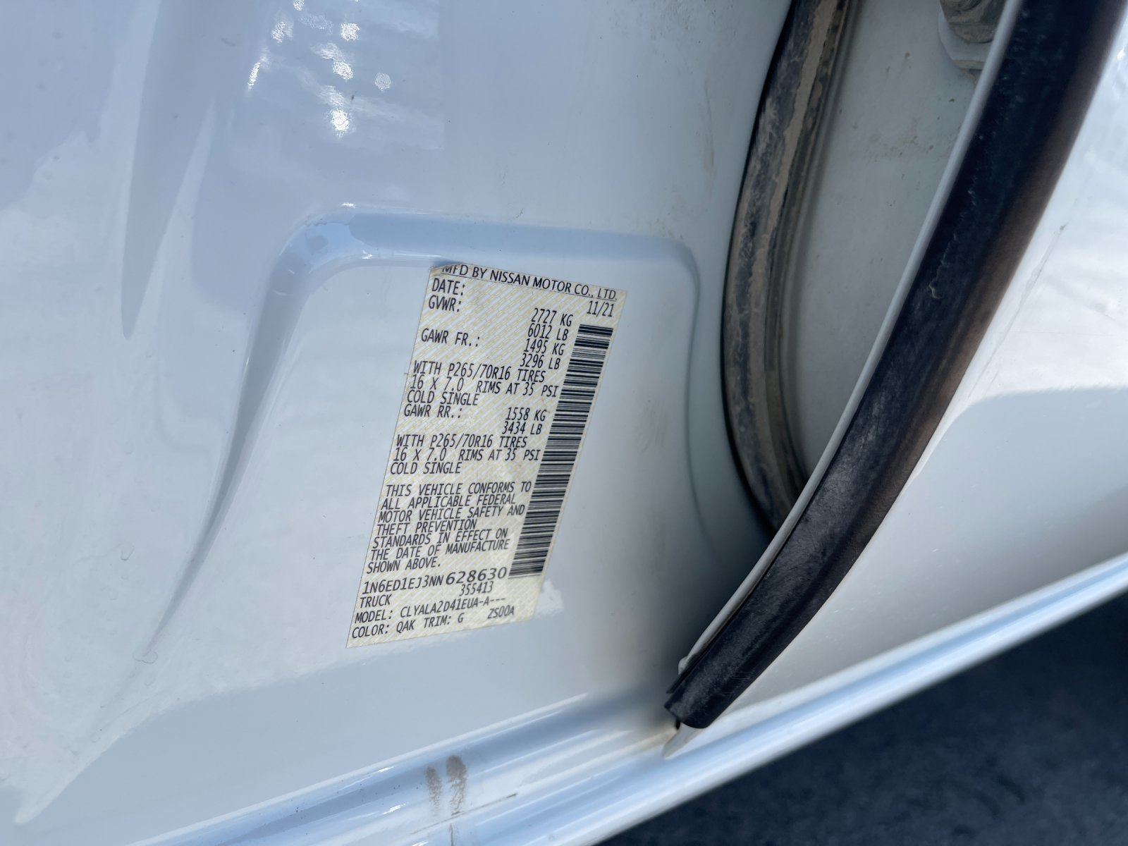 Used 2022 White Nissan S image 31